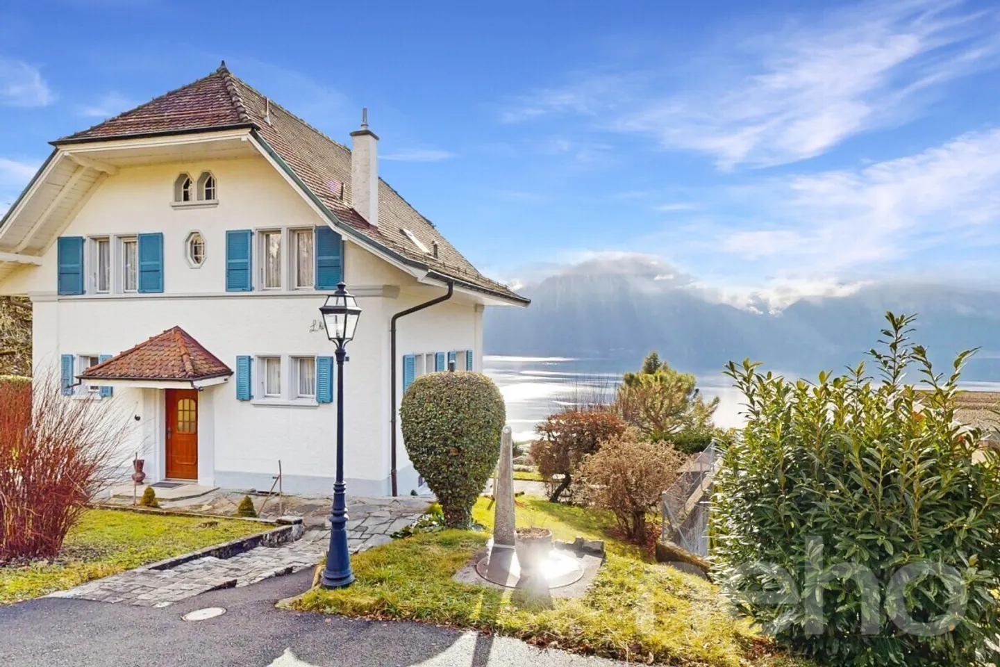 Wunderschöne Villa mit Pool und einzigartigem Panorama über den See und die Alpen - Foto 1 von 12