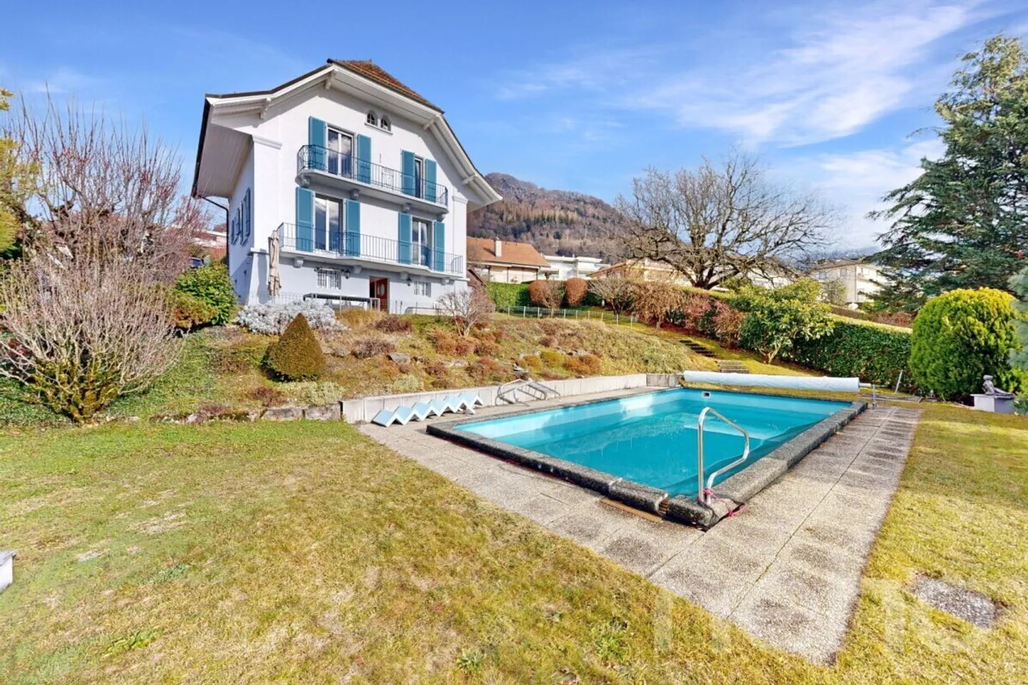 Wunderschöne Villa mit Pool und einzigartigem Panorama über den See und die Alpen - Foto 2 von 12