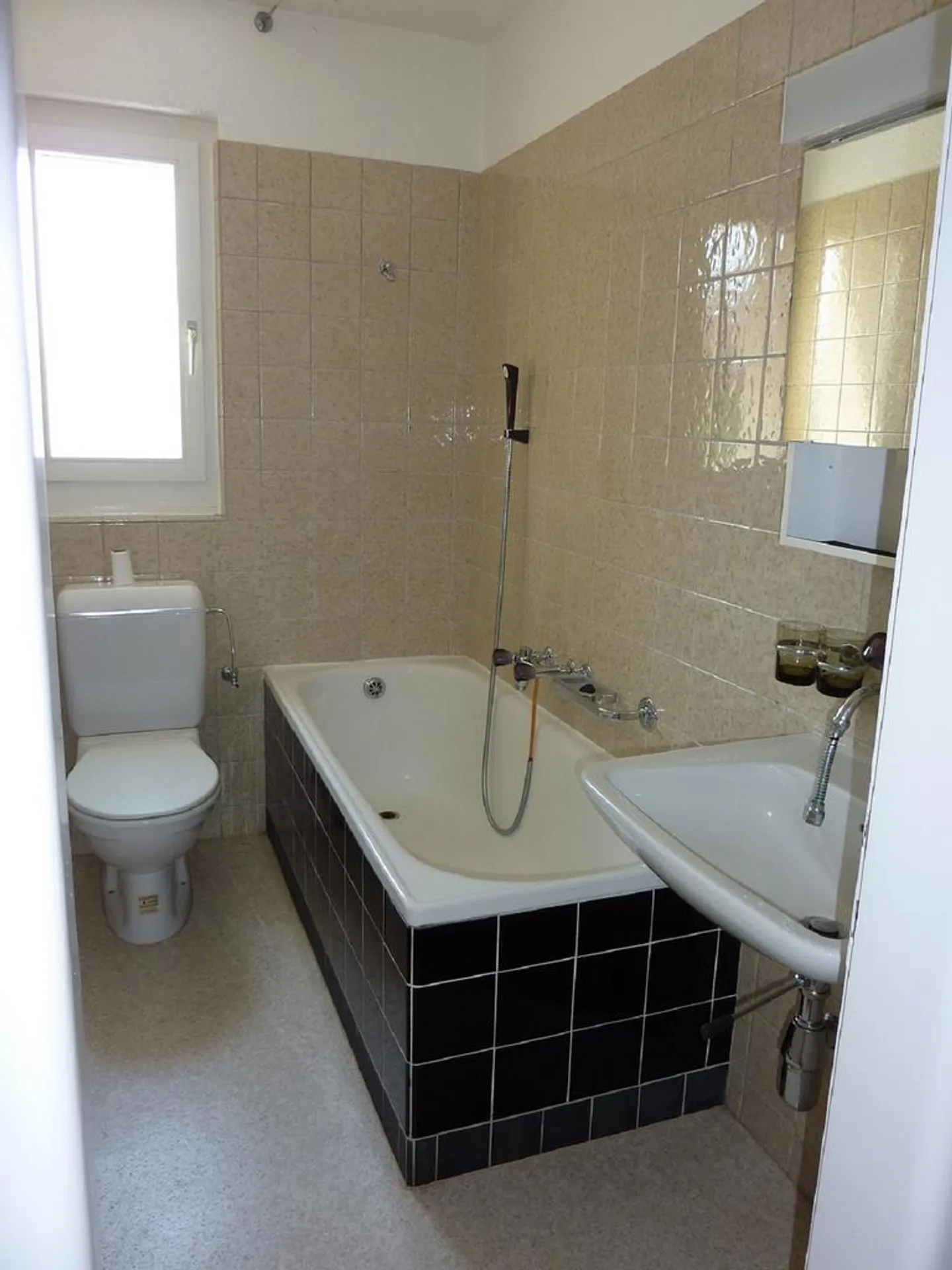 Appartement charmant avec balcon - * LIMITÉ JUSQU'AU 30.06.2025 * - Photo 3 sur 4