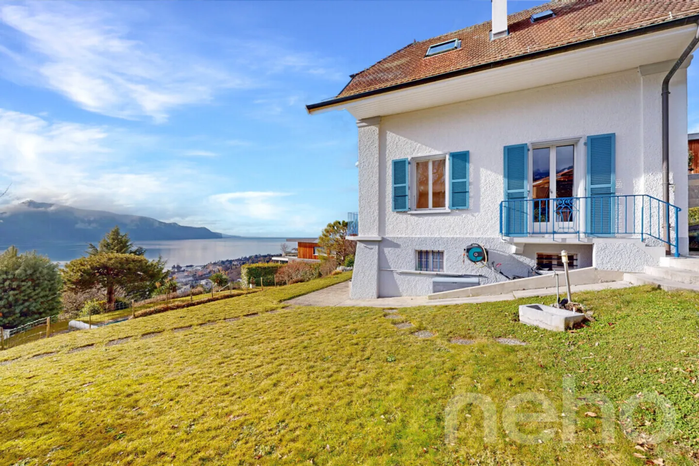 Wunderschöne Villa mit Pool und einzigartigem Panorama über den See und die Alpen - Foto 4 von 12