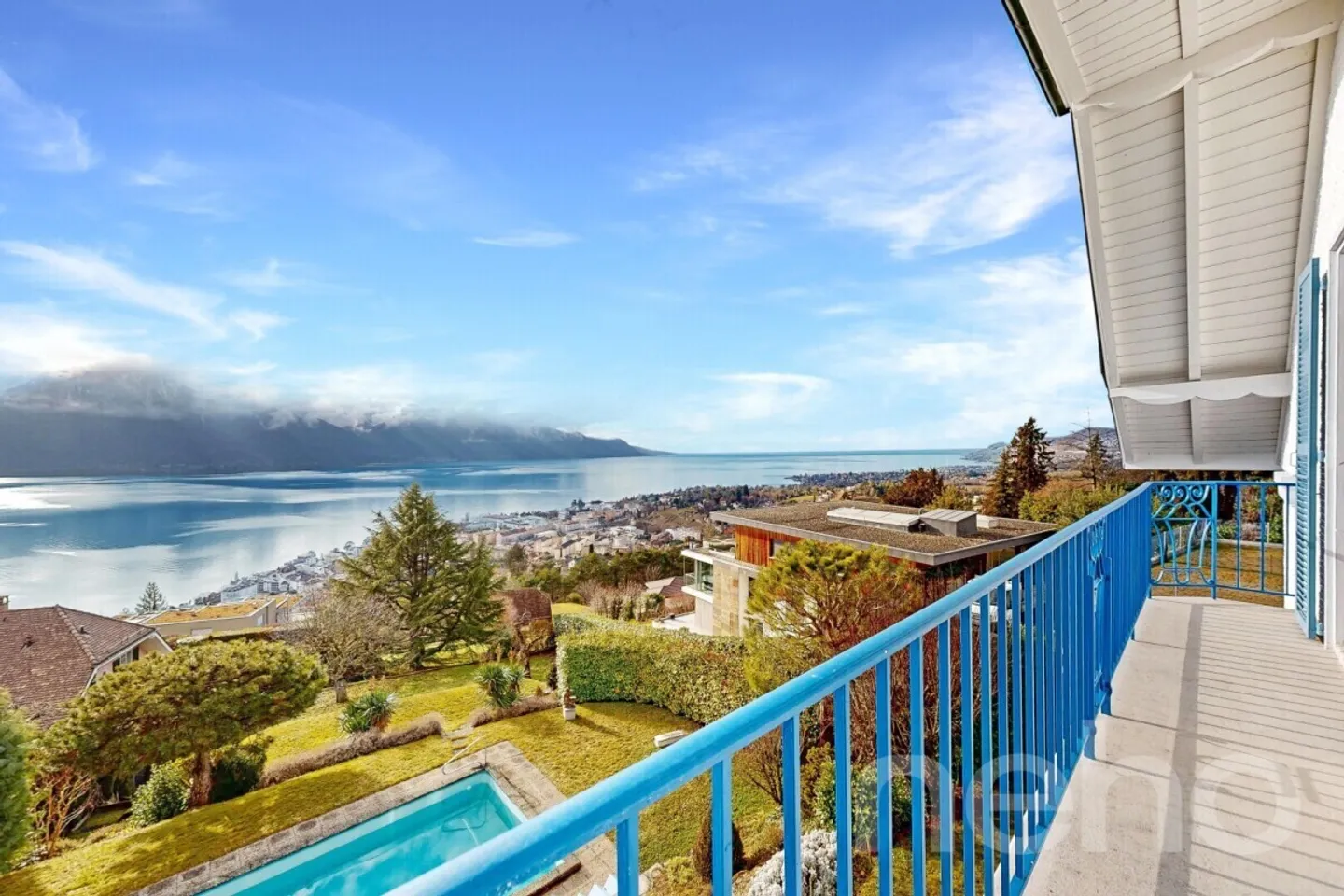 Wunderschöne Villa mit Pool und einzigartigem Panorama über den See und die Alpen - Foto 7 von 12