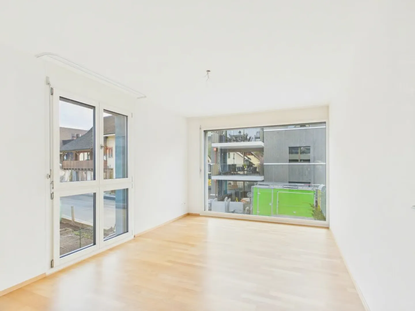 Modern, light-flooded 3.5-room apartment with 2 balconies - Photo 7 of 15