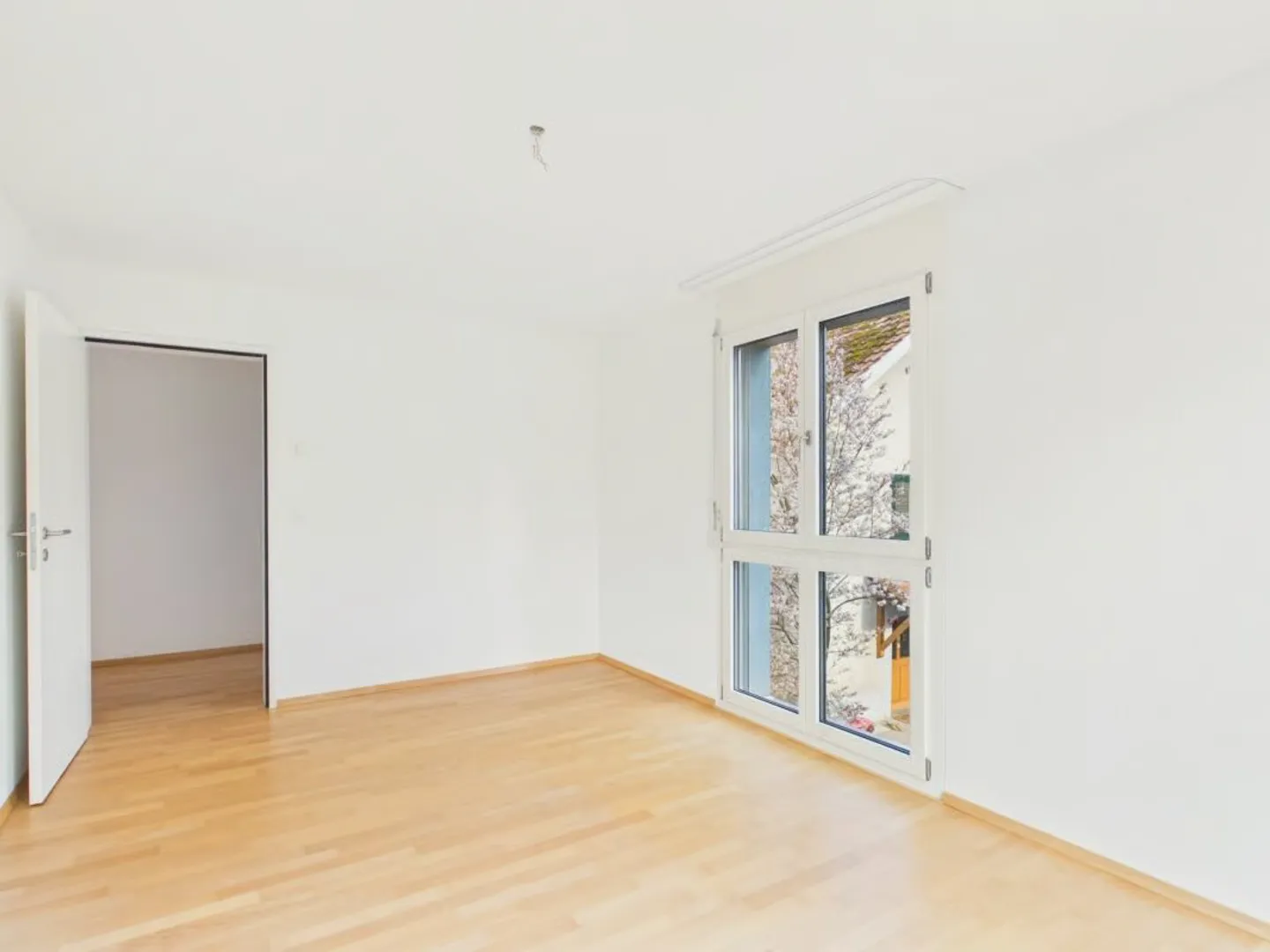 Modern, light-flooded 3.5-room apartment with 2 balconies - Photo 8 of 15