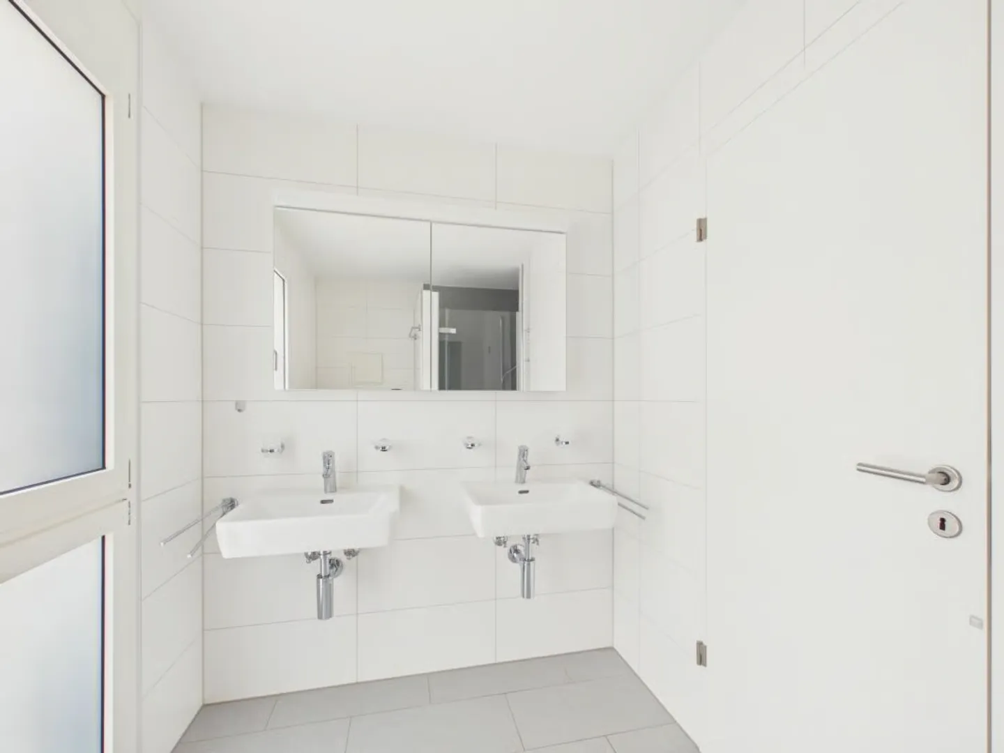 Modern, light-flooded 3.5-room apartment with 2 balconies - Photo 9 of 15
