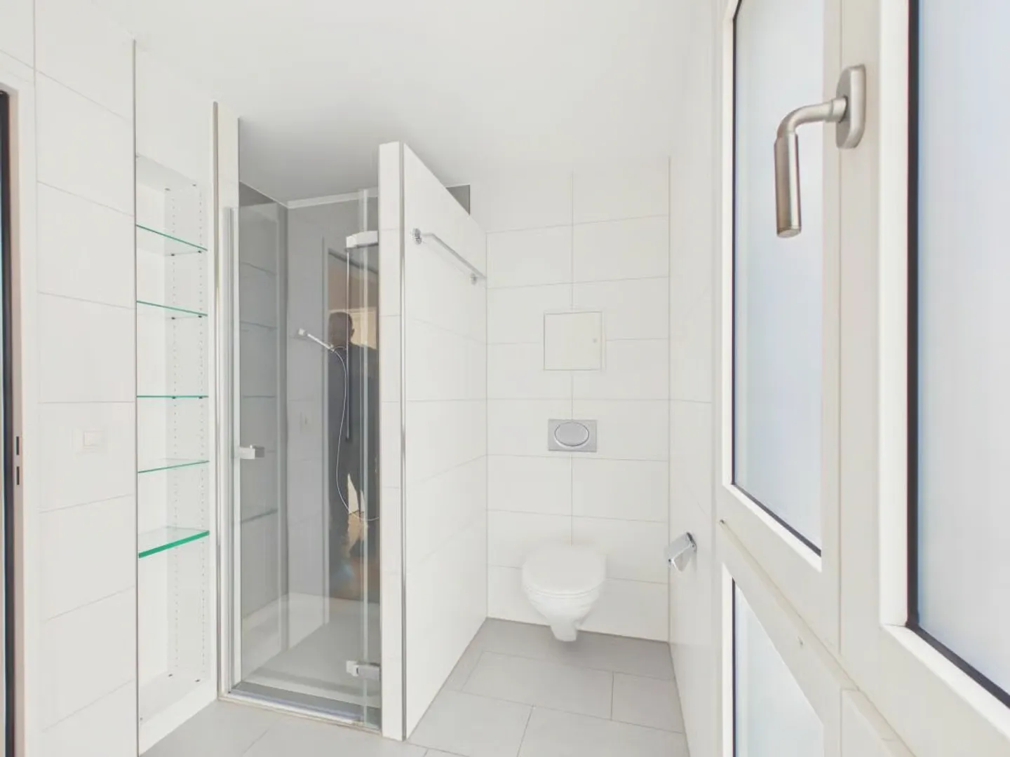 Modern, light-flooded 3.5-room apartment with 2 balconies - Photo 10 of 15