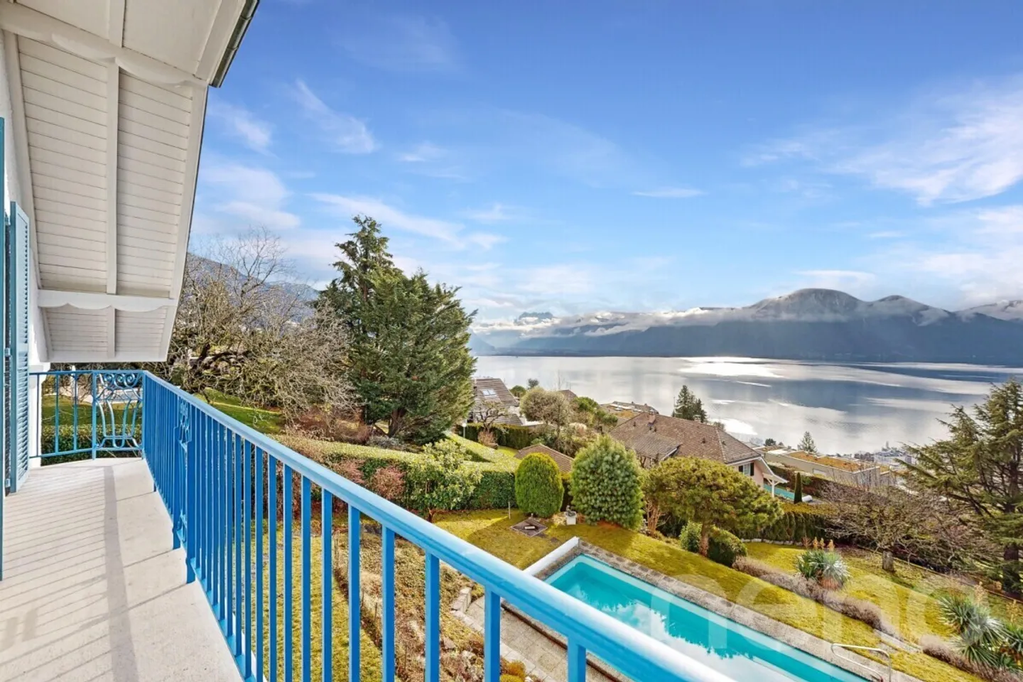 Wunderschöne Villa mit Pool und einzigartigem Panorama über den See und die Alpen - Foto 8 von 12