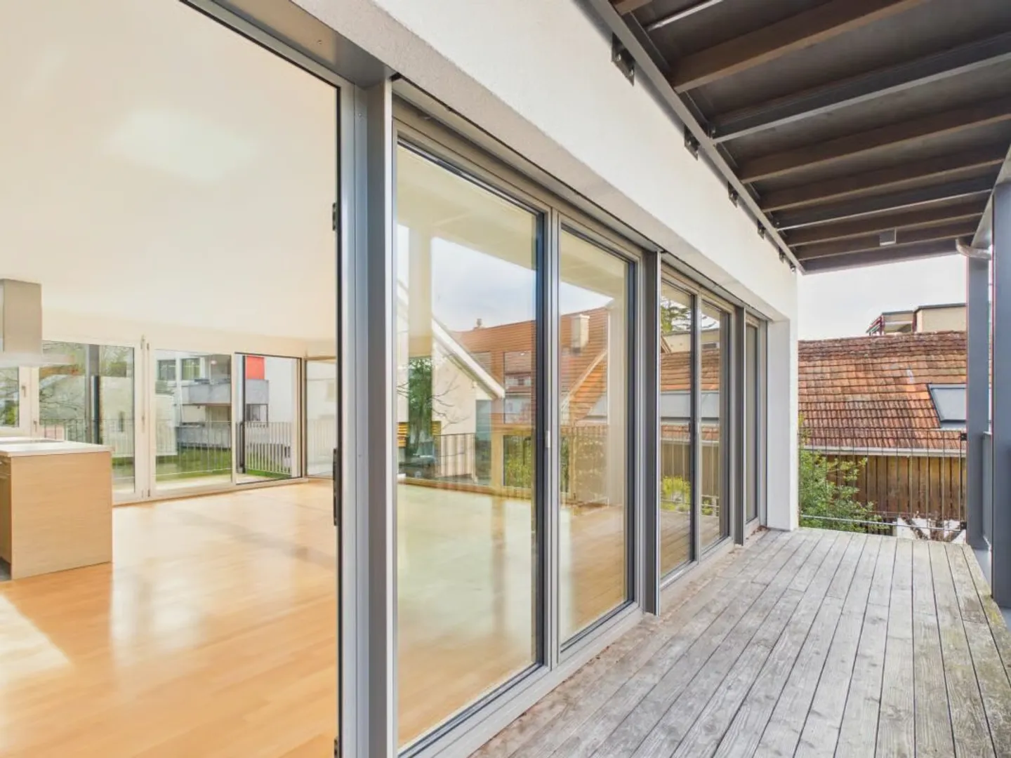 Modern, light-flooded 3.5-room apartment with 2 balconies - Photo 12 of 15