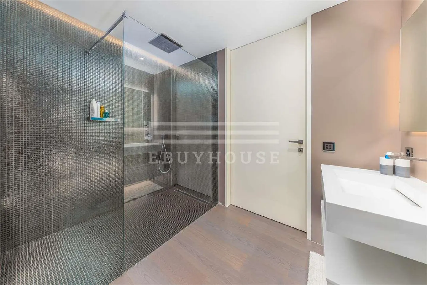 Splendide appartement avec vue sur le lac en plein centre - Photo 9 sur 13