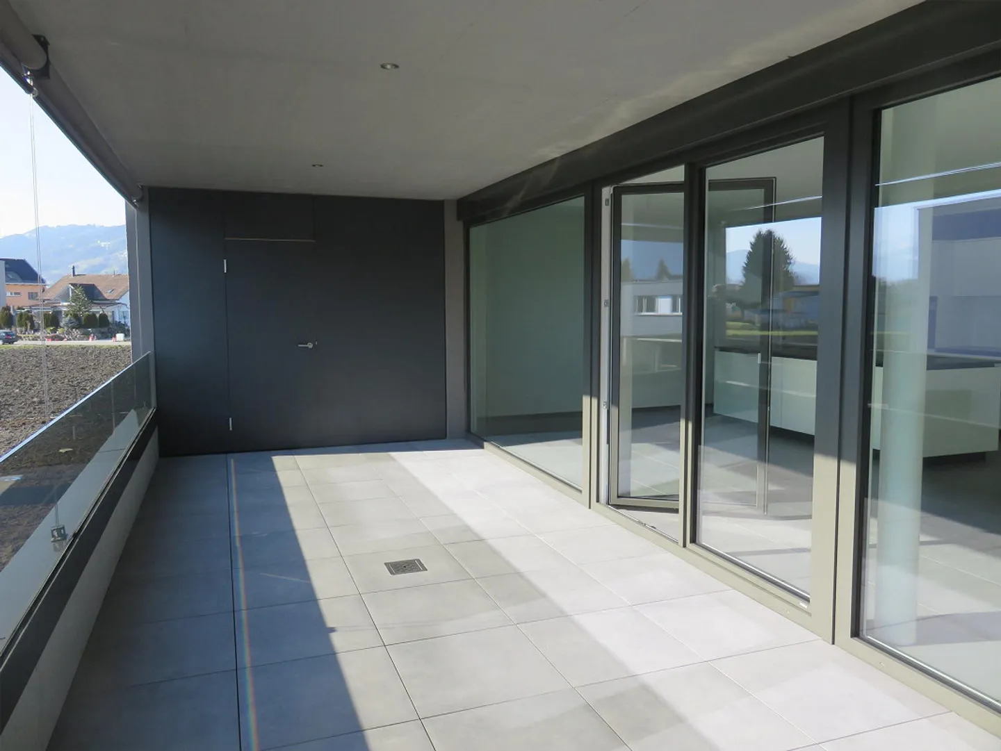 Bel appartement en attique de 4,5 pièces à louer dans un emplacement central - Photo 4 sur 7