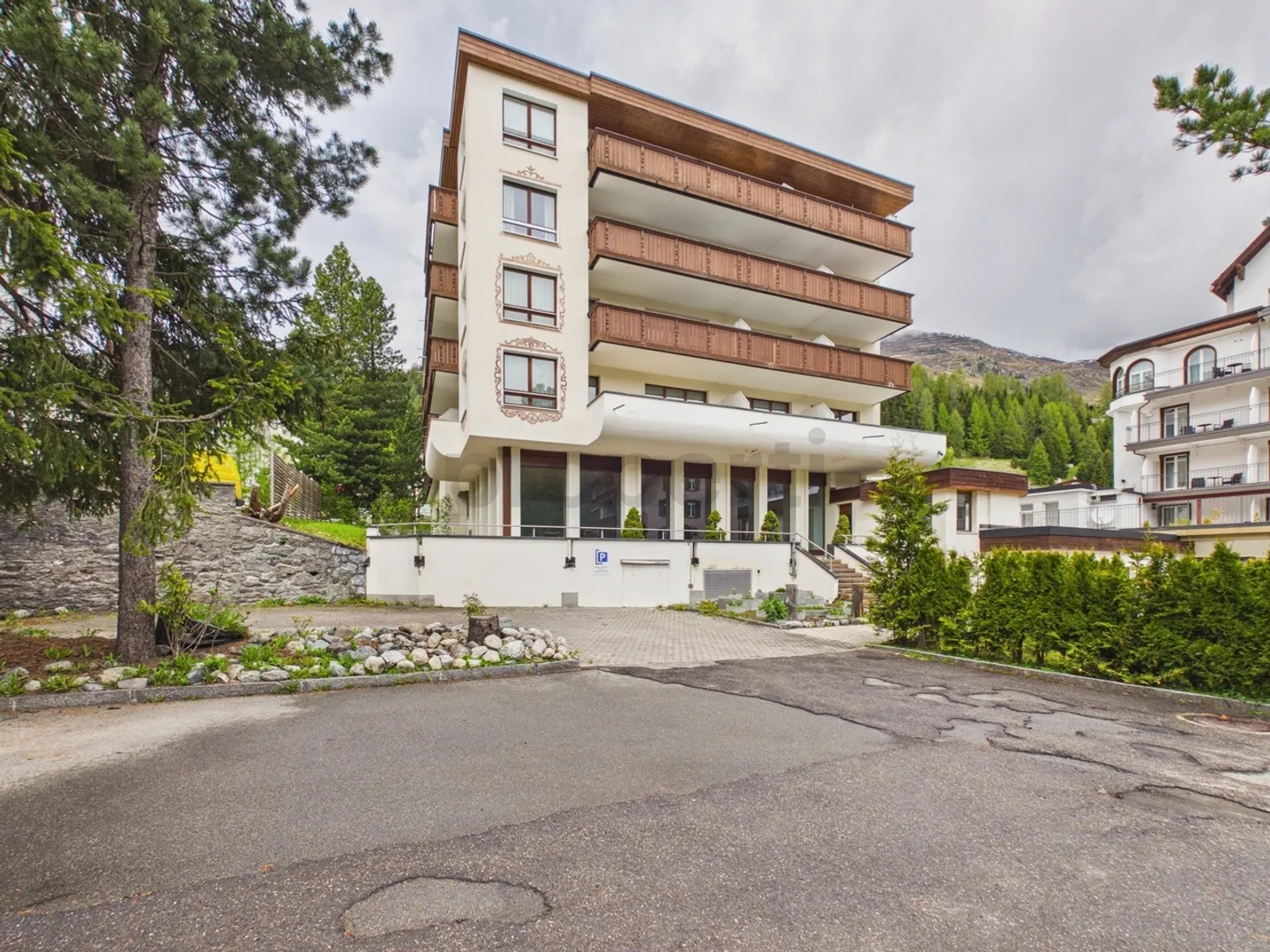 Bright 1.5-room apartment with balcony, Davos Dorf - Photo 1 of 13