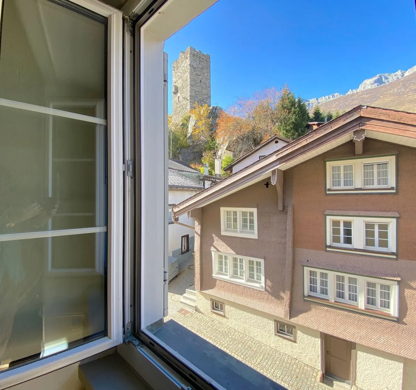 Spacious 4.5-room apartment for sale in Hospental - Photo 5 of 9