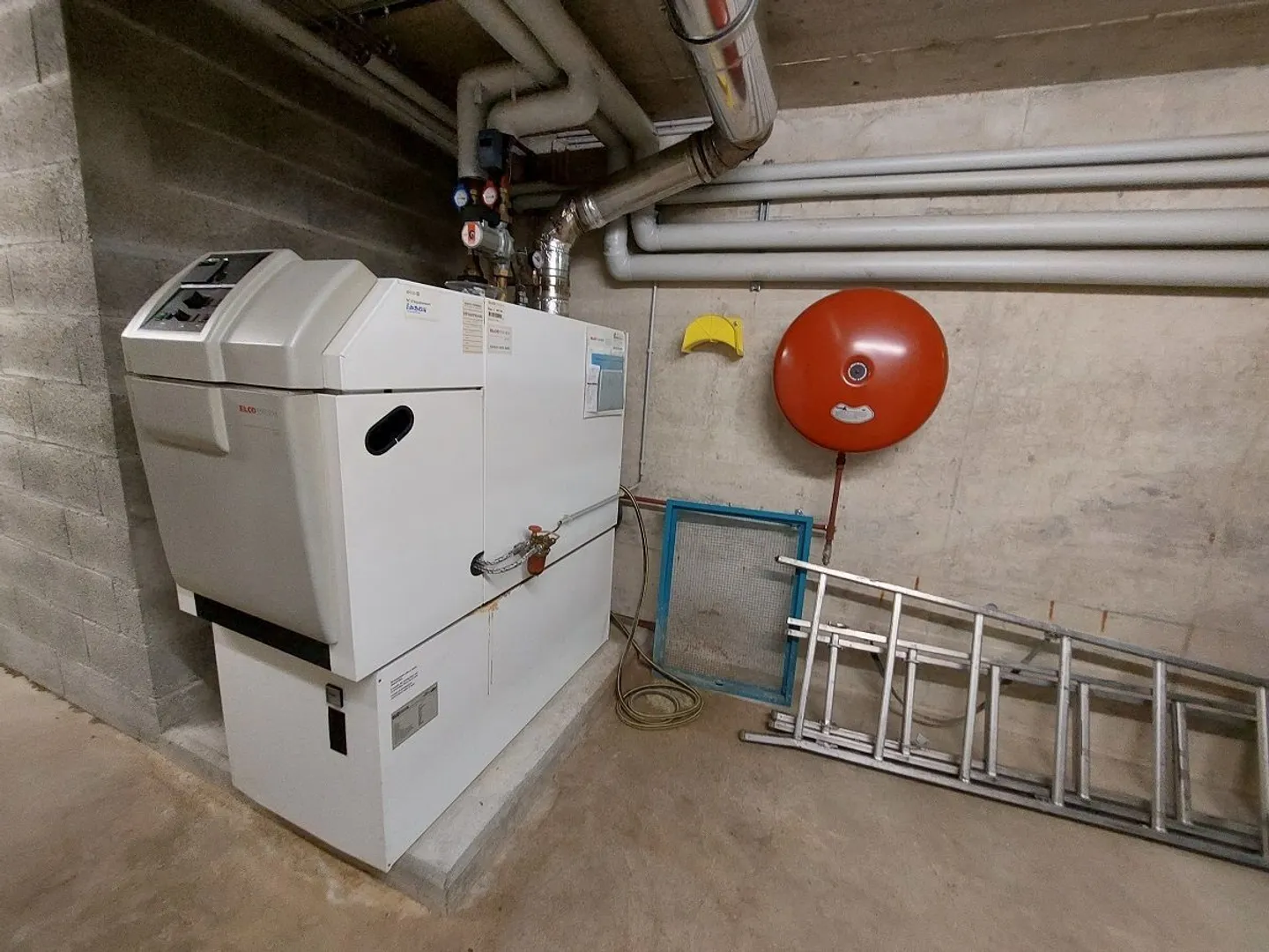 Edificio commerciale con 23 posti auto esterni - Foto 13 di 13