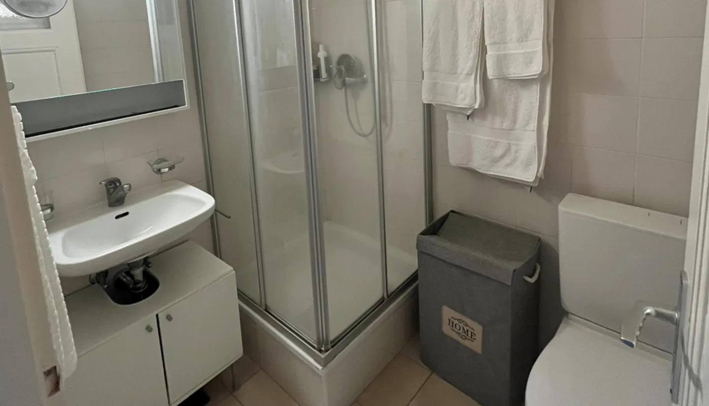 1-room apartment for rent - Photo 2 of 3