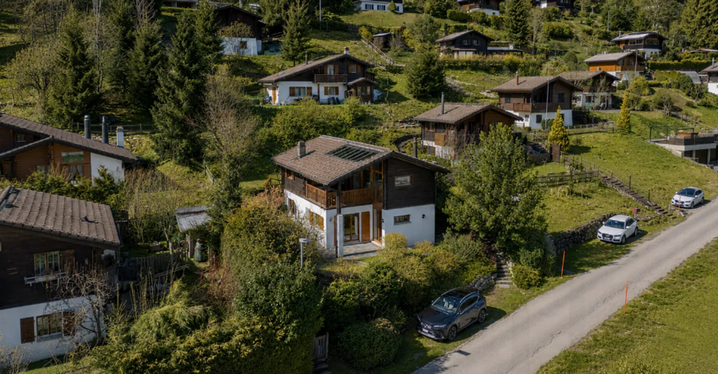 Chalet d'Exception à Gruyères - Photo 3 sur 13