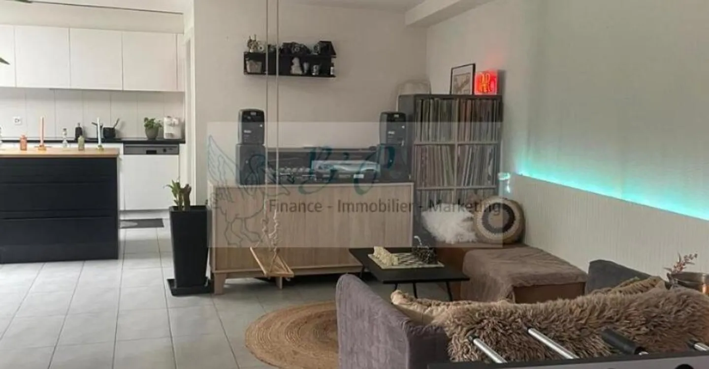 Large 2.5-room apartment with private garden - Photo 3 of 12