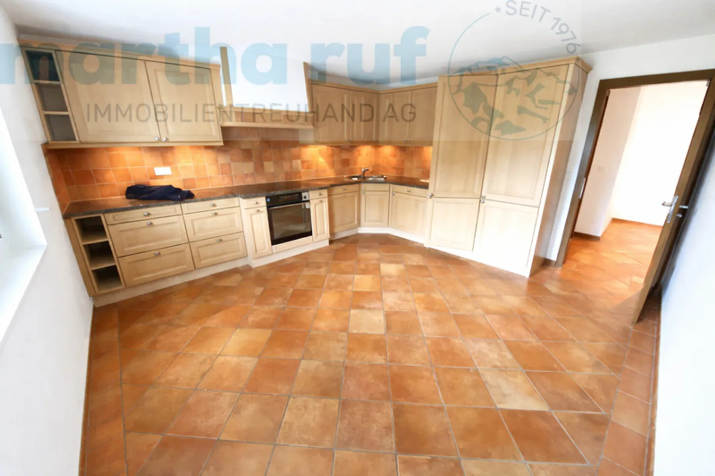 Appartement spacieux de 4,5 pièces avec balcon au 1er étage et ascenseur - Photo 3 sur 9