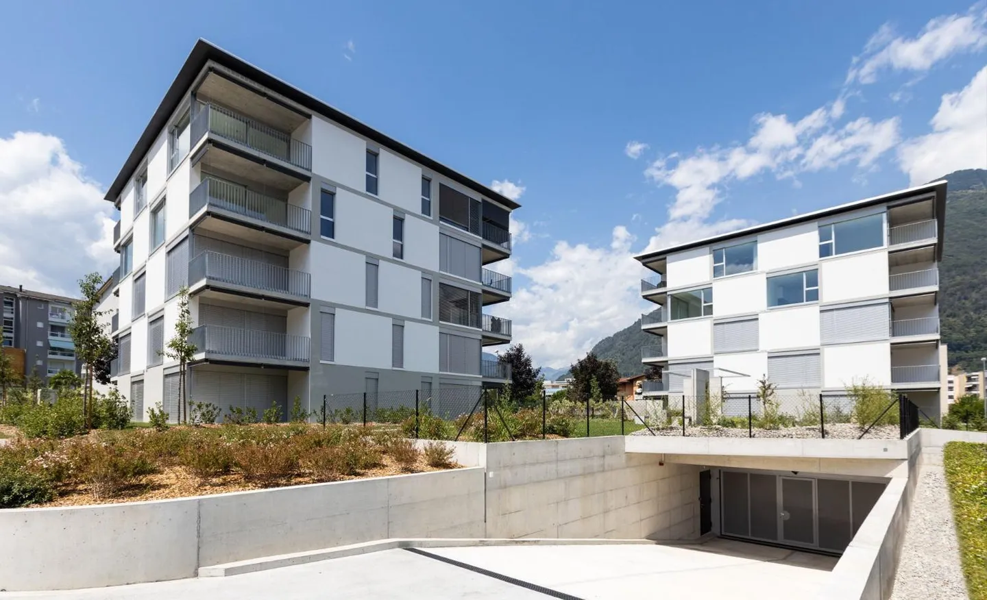 Modern Apartment with Balcony - Photo 2 of 9
