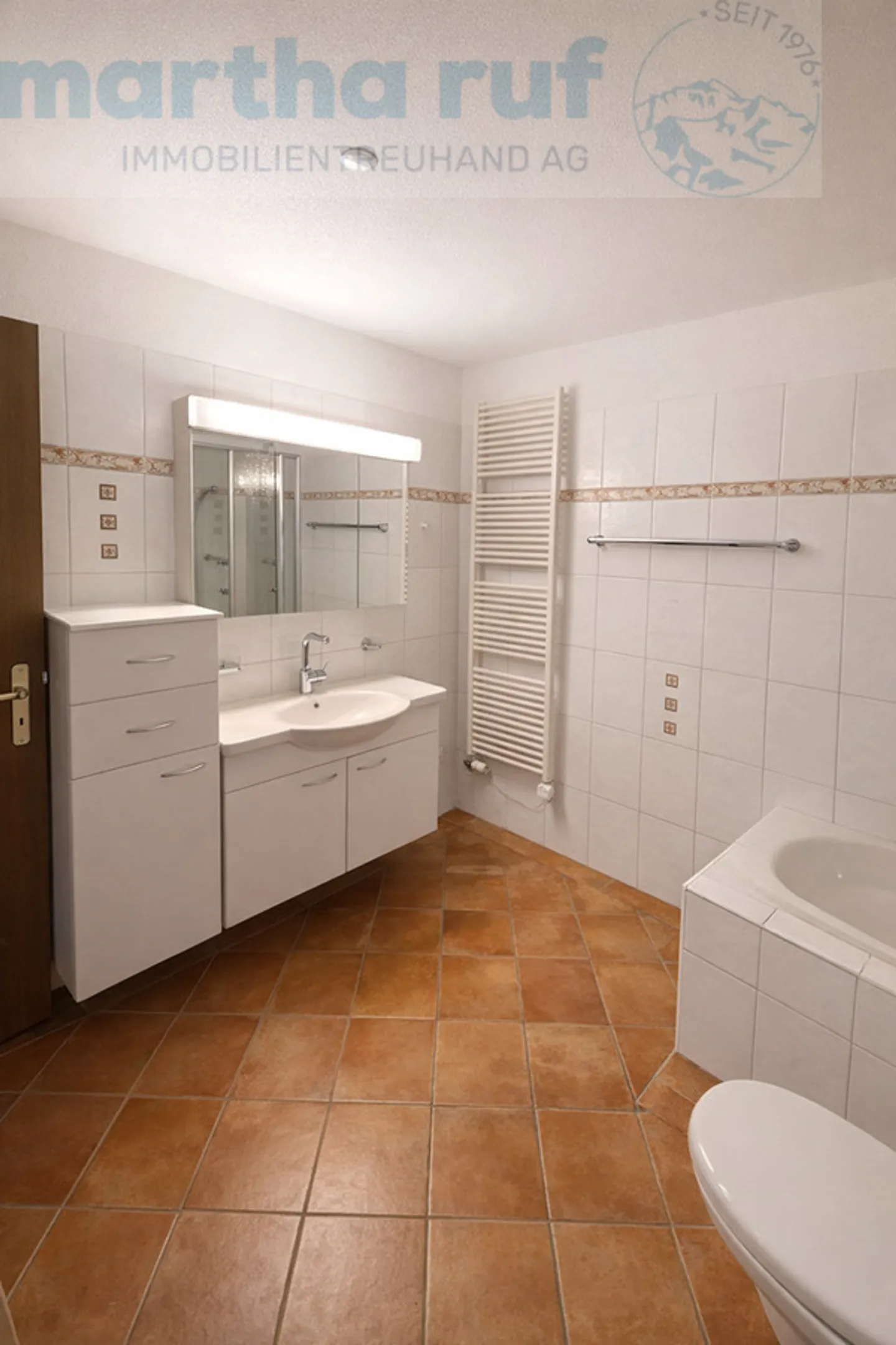 Appartement spacieux de 4,5 pièces avec balcon au 1er étage et ascenseur - Photo 4 sur 9