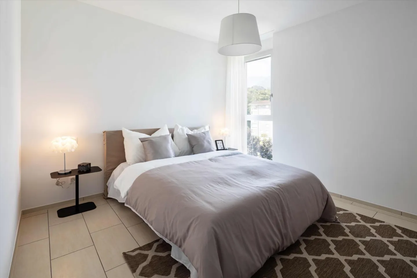 Modern Apartment with Balcony - Photo 7 of 9