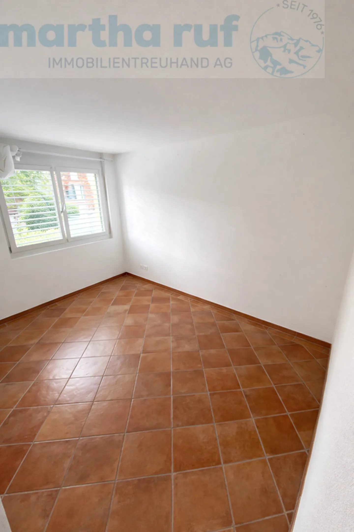 Appartement spacieux de 4,5 pièces avec balcon au 1er étage et ascenseur - Photo 6 sur 9