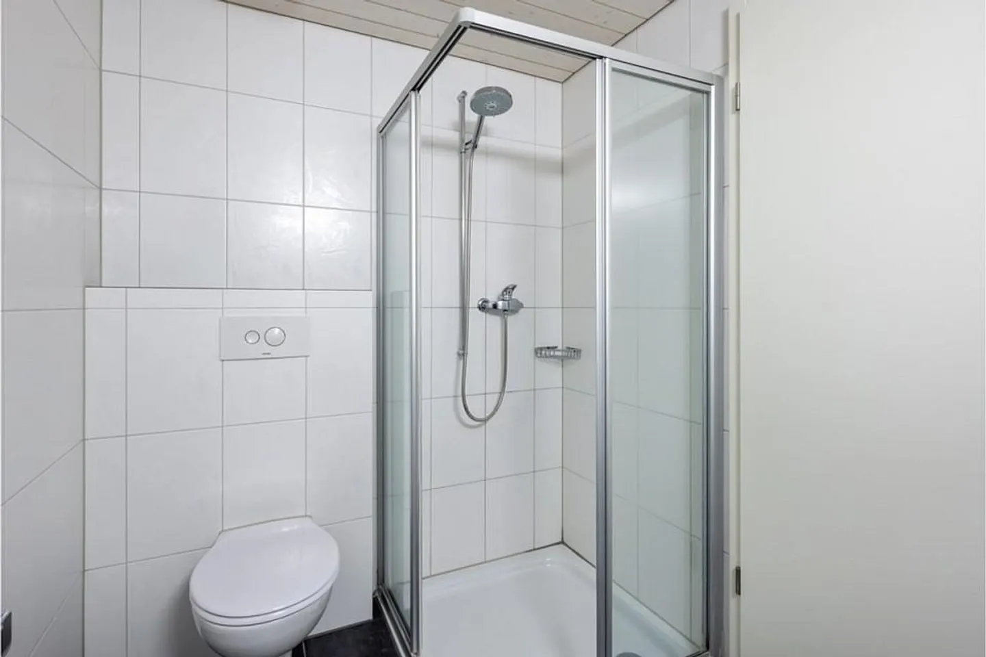Maison mitoyenne de 5,5 pièces avec jardin et environ 200 m² de surface utile - Photo 6 sur 6