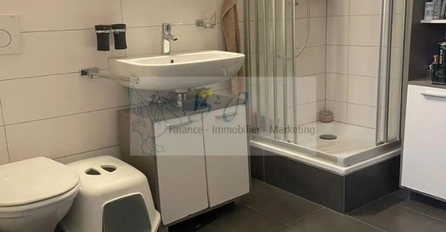 Large 2.5-room apartment with private garden - Photo 10 of 12