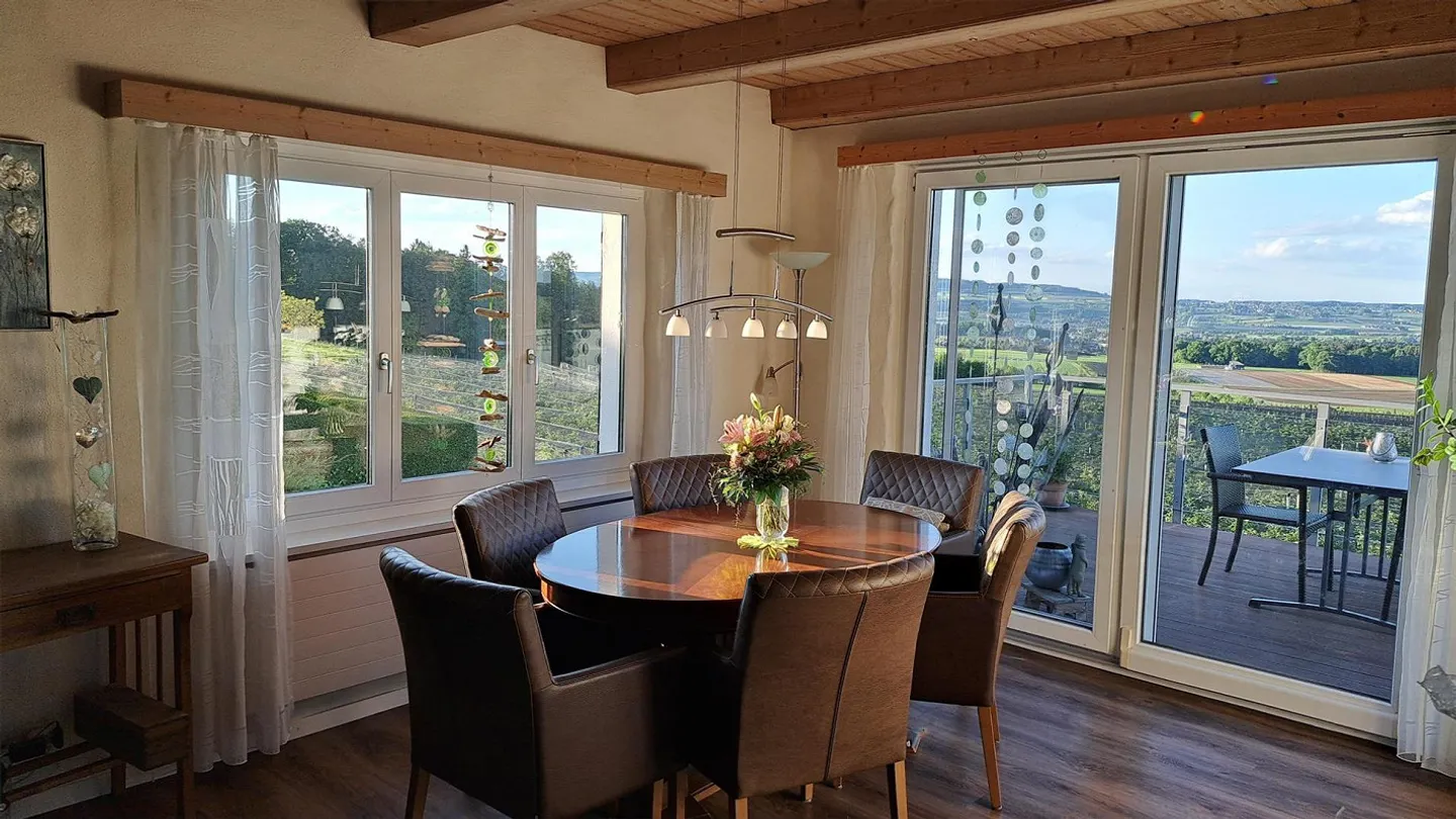 Charming single-family home with a view and potential in Schönholzerswilen - Photo 6 of 22
