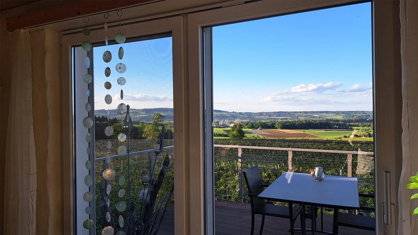 Charming single-family home with a view and potential in Schönholzerswilen - Photo 8 of 22