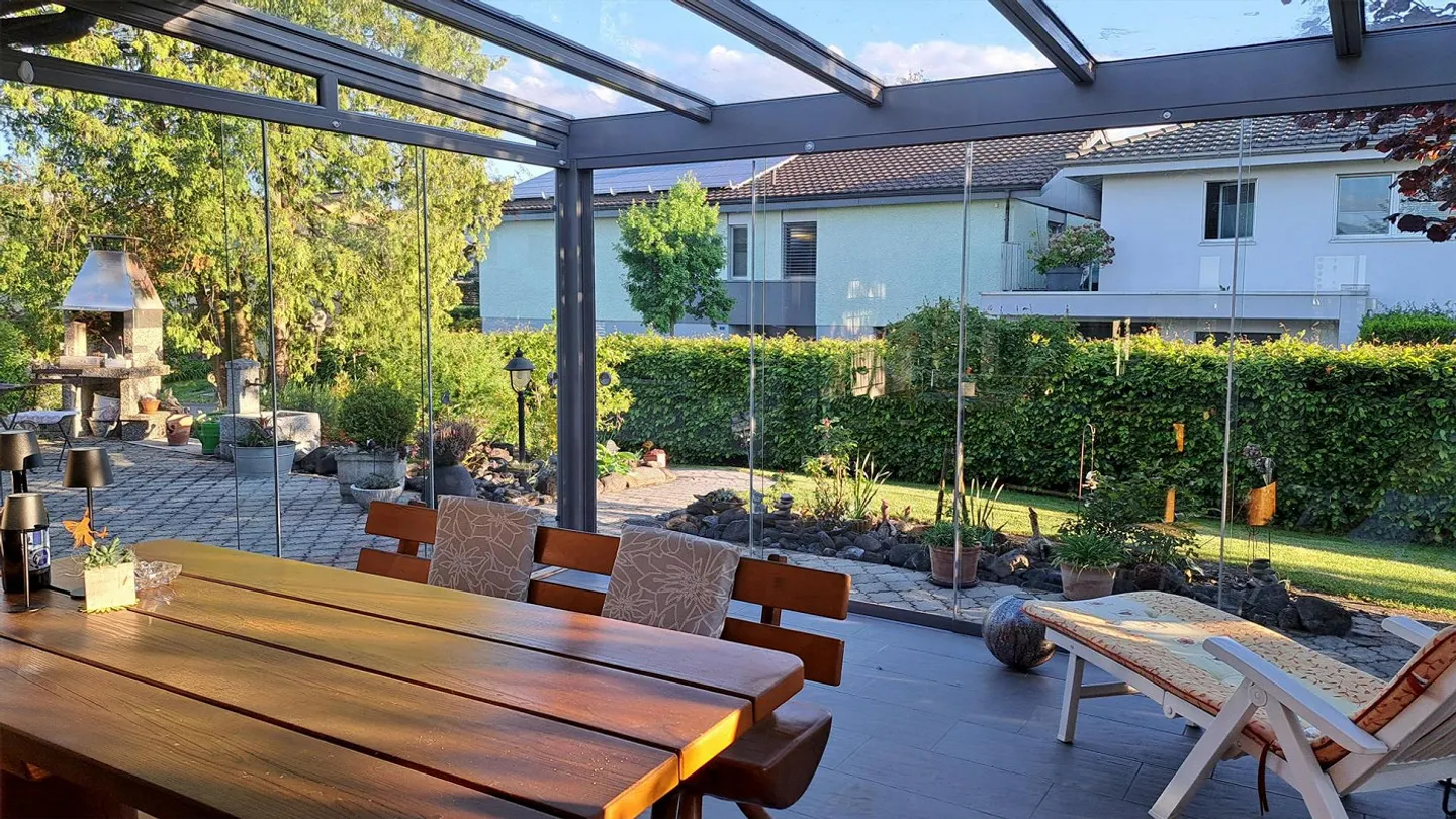 Charming single-family home with a view and potential in Schönholzerswilen - Photo 9 of 22