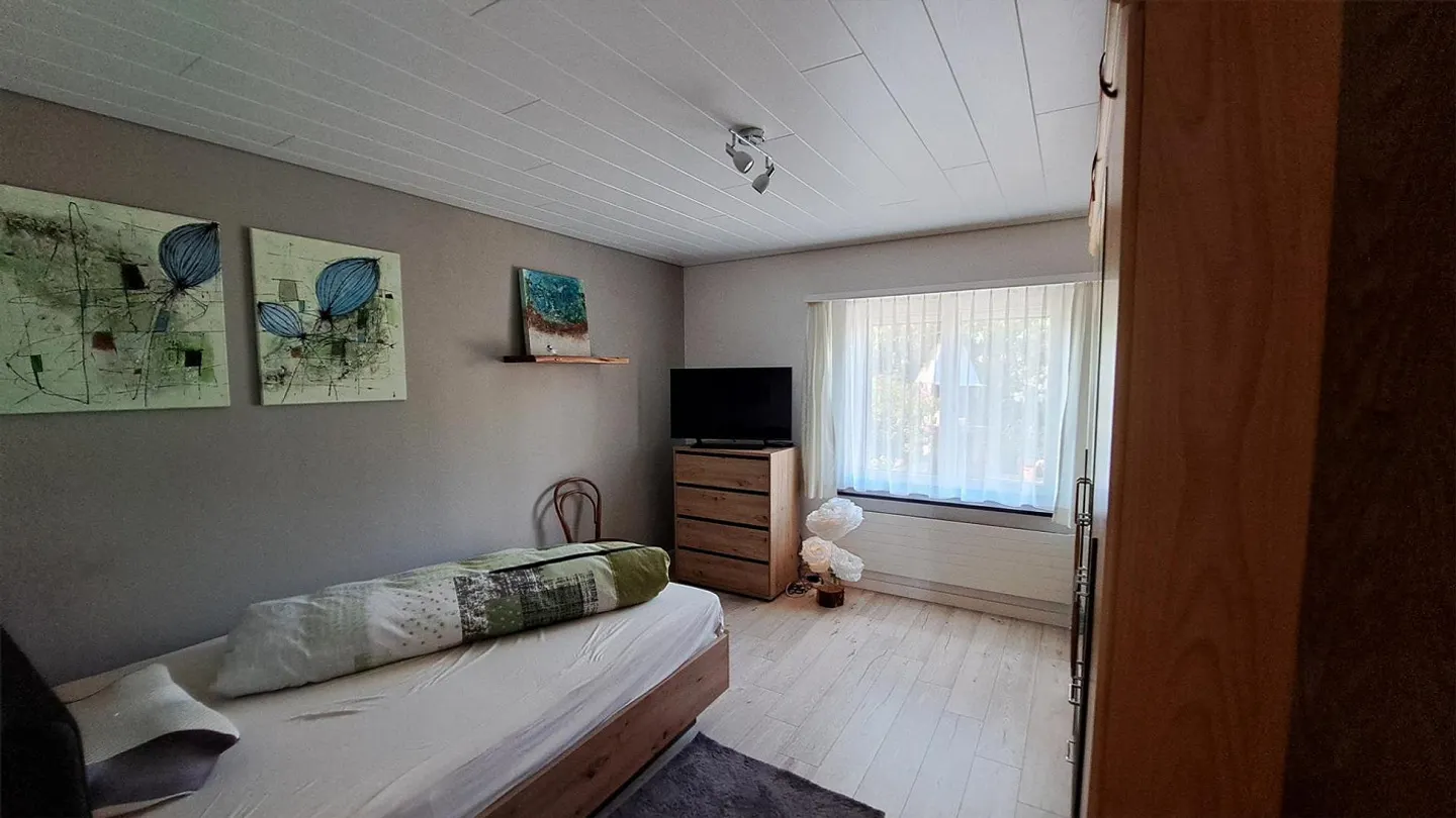 Charming single-family home with a view and potential in Schönholzerswilen - Photo 17 of 22