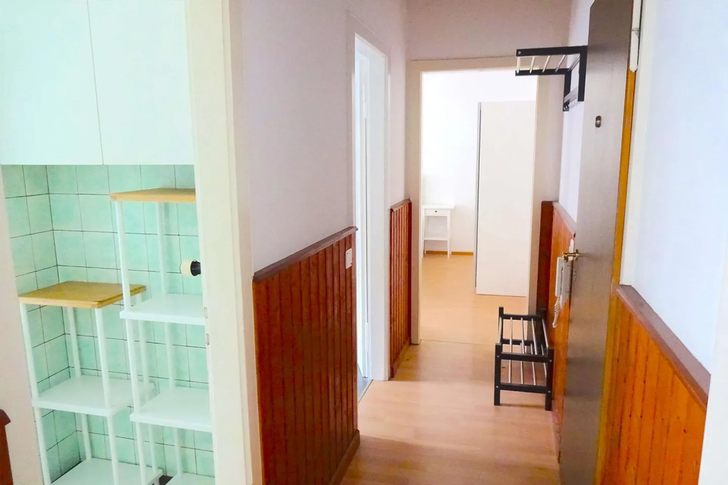 Furnished room in modernised apartment in a top location - Photo 6 of 7