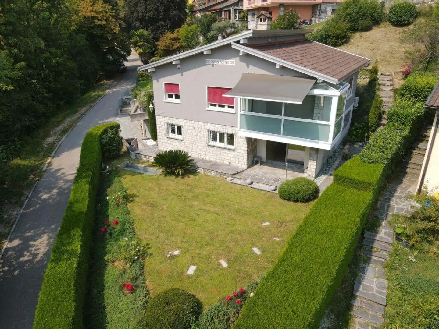 Einfamilienhaus mit Garten und Panoramablick renoviert - Foto 1 von 16