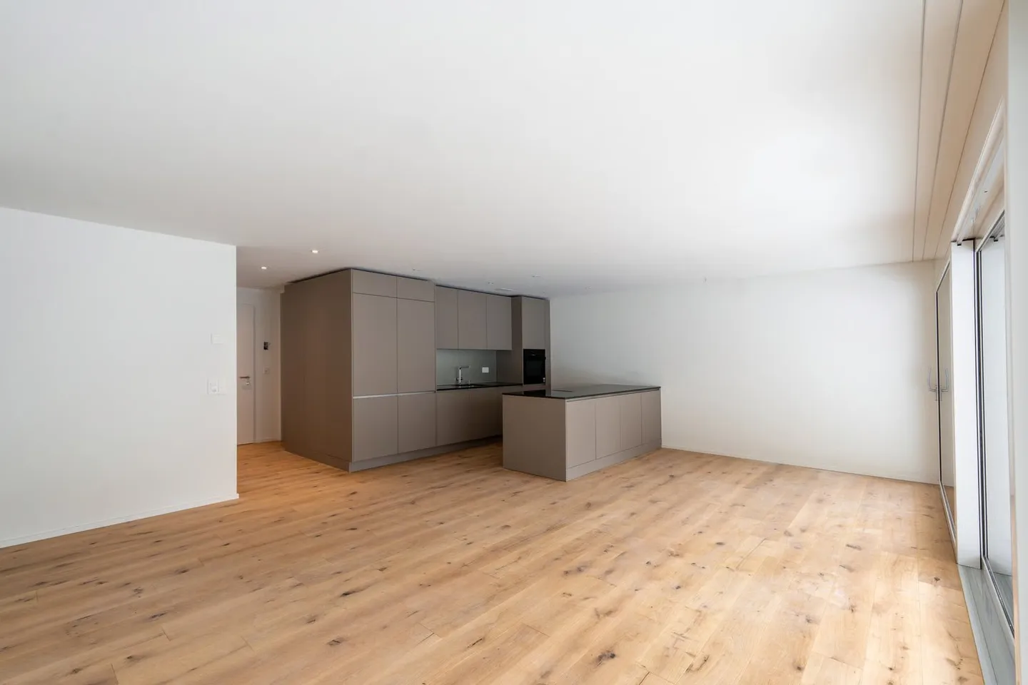 Appartement moderne et lumineux de 4,5 pièces - Photo 2 sur 9