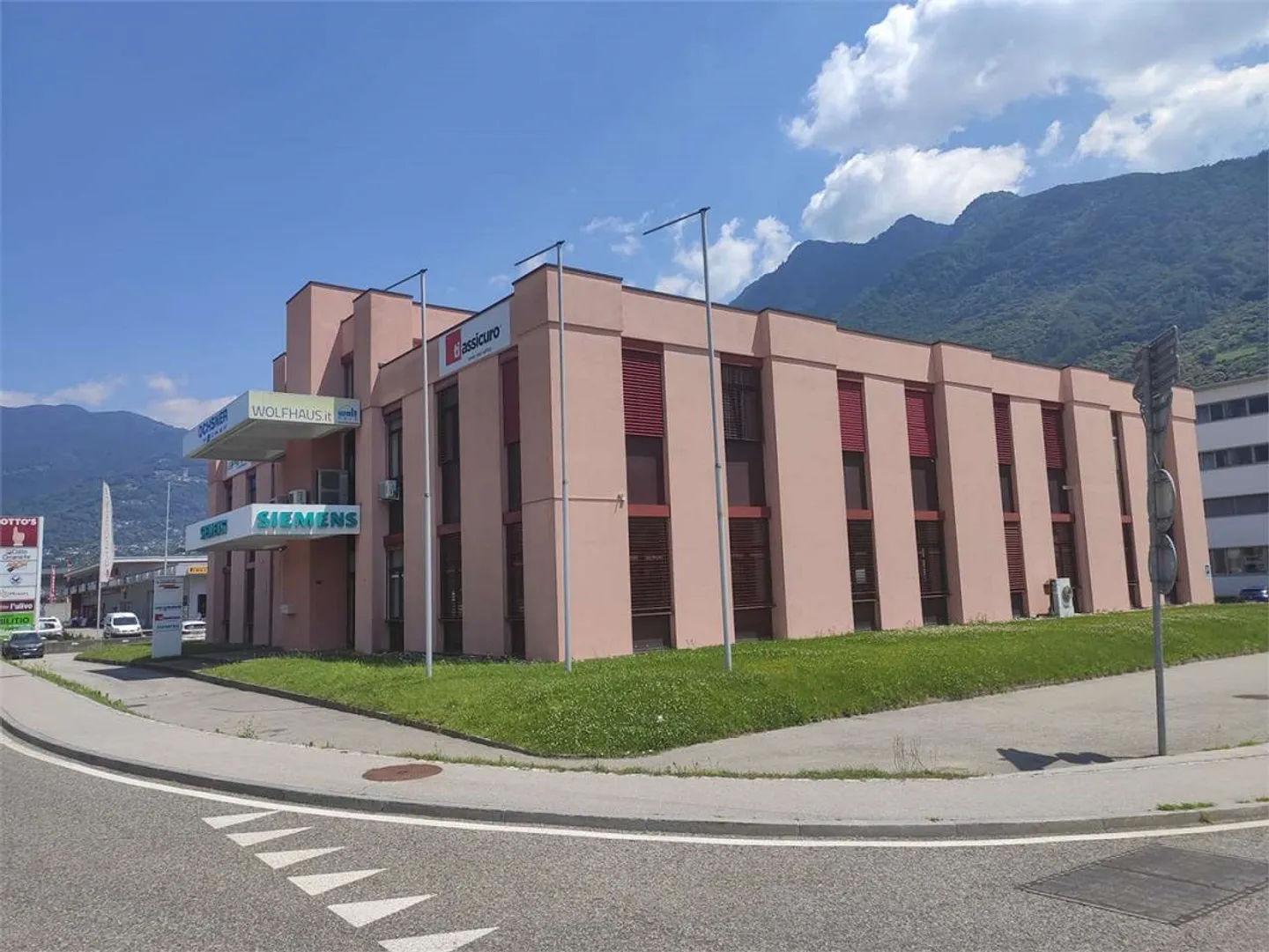 Gewerbefläche in Camorino - Foto 1 von 10