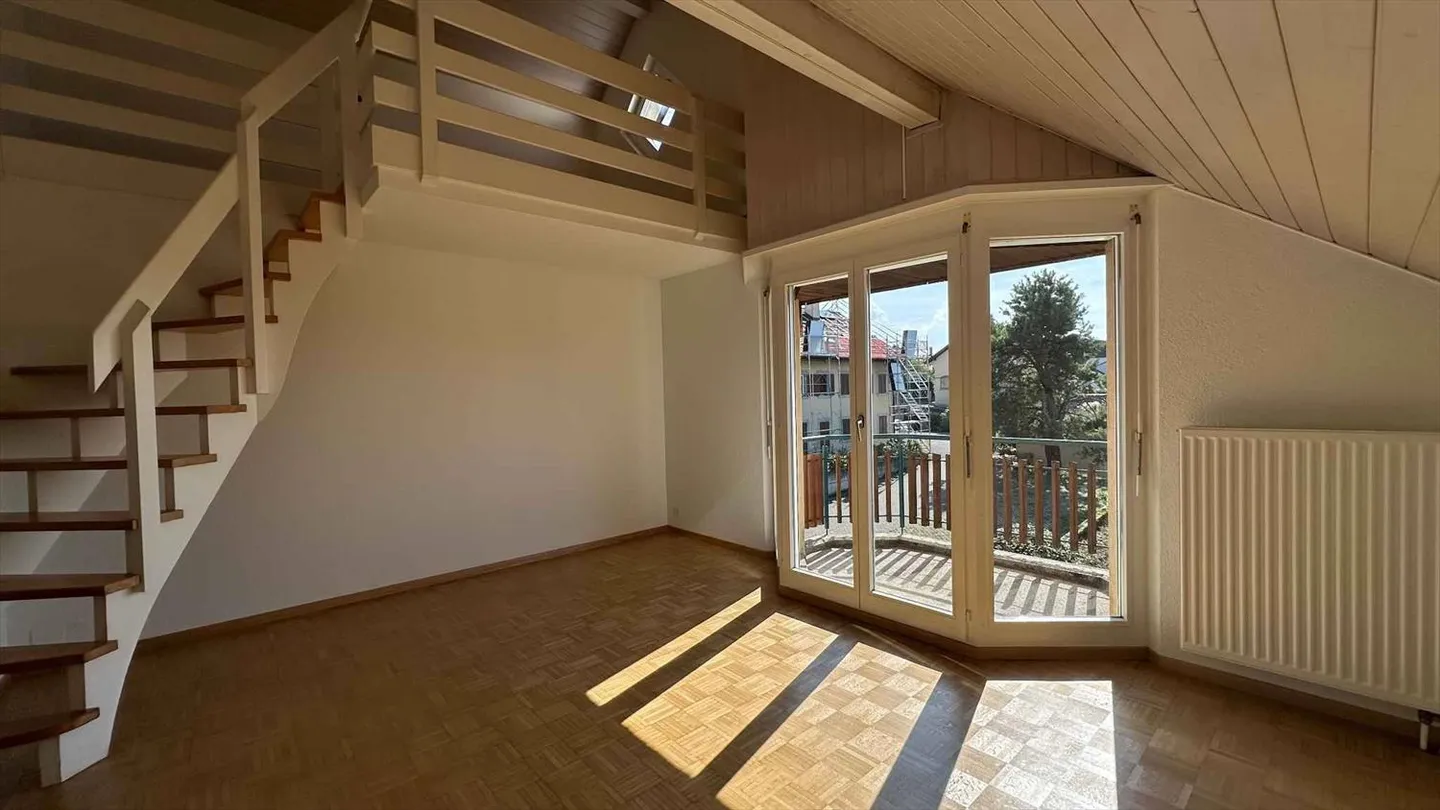 Charmantes 3.5-Zimmer-Dachwohnung - Photo 2 sur 10