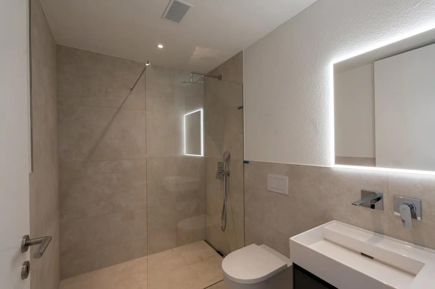 Appartement moderne et lumineux de 4,5 pièces - Photo 4 sur 9