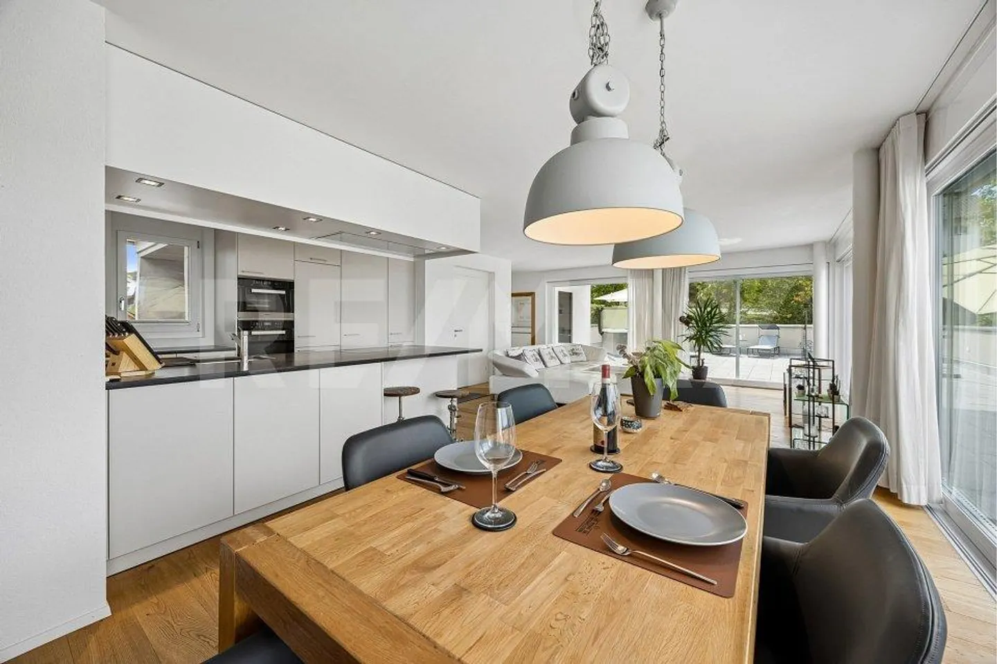Appartement penthouse exclusif avec accès direct par ascenseur et grande terrasse sur le toit - Photo 1 sur 13