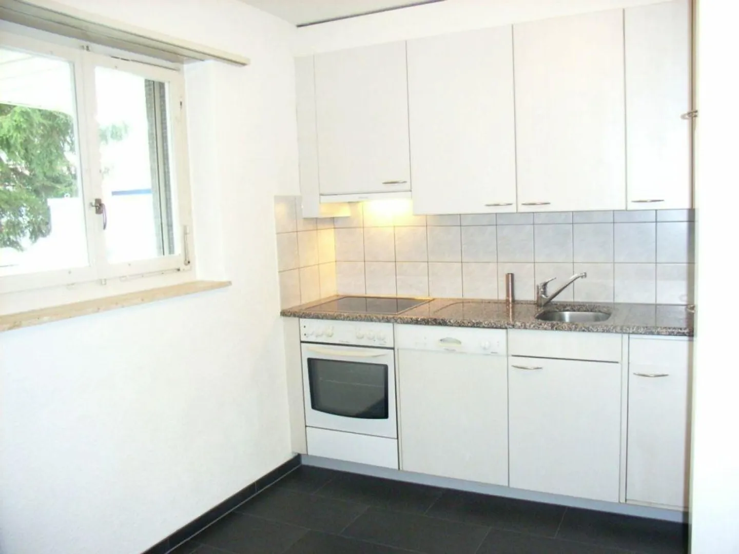 Beautiful, bright 2.5 room apartment with balcony - Photo 1 of 15