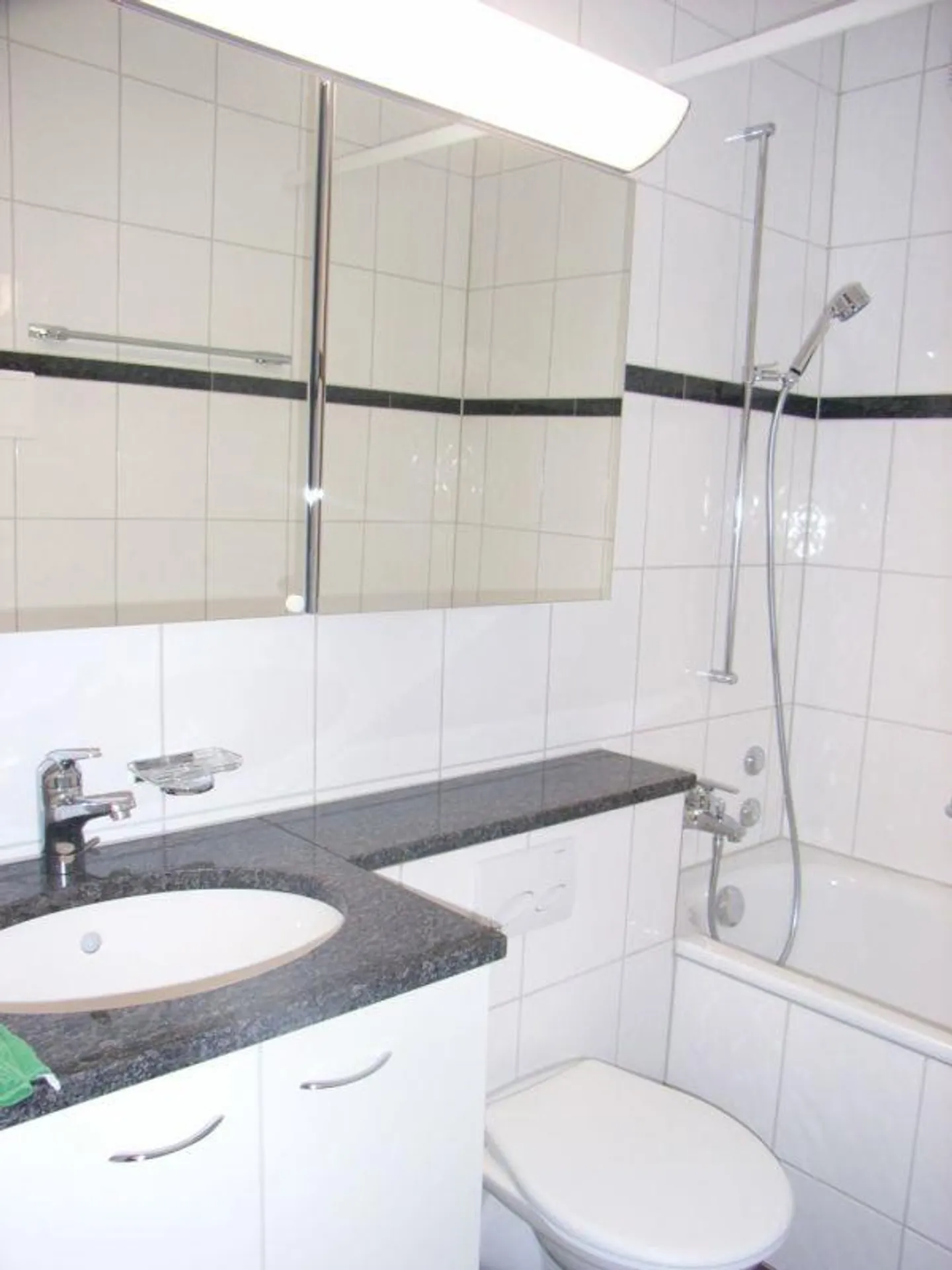 Beautiful, bright 2.5 room apartment with balcony - Photo 3 of 15