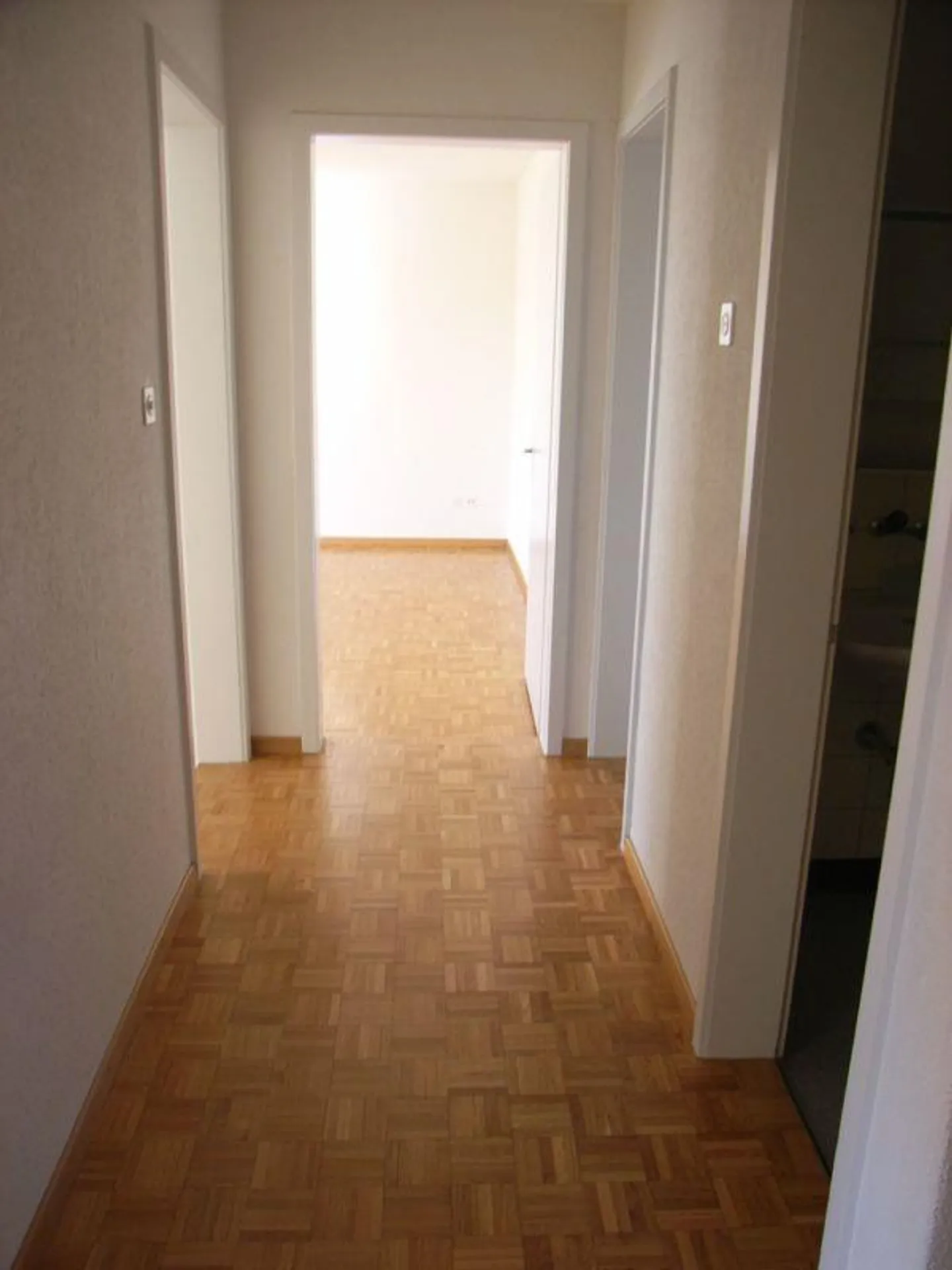 Beautiful, bright 2.5 room apartment with balcony - Photo 10 of 15