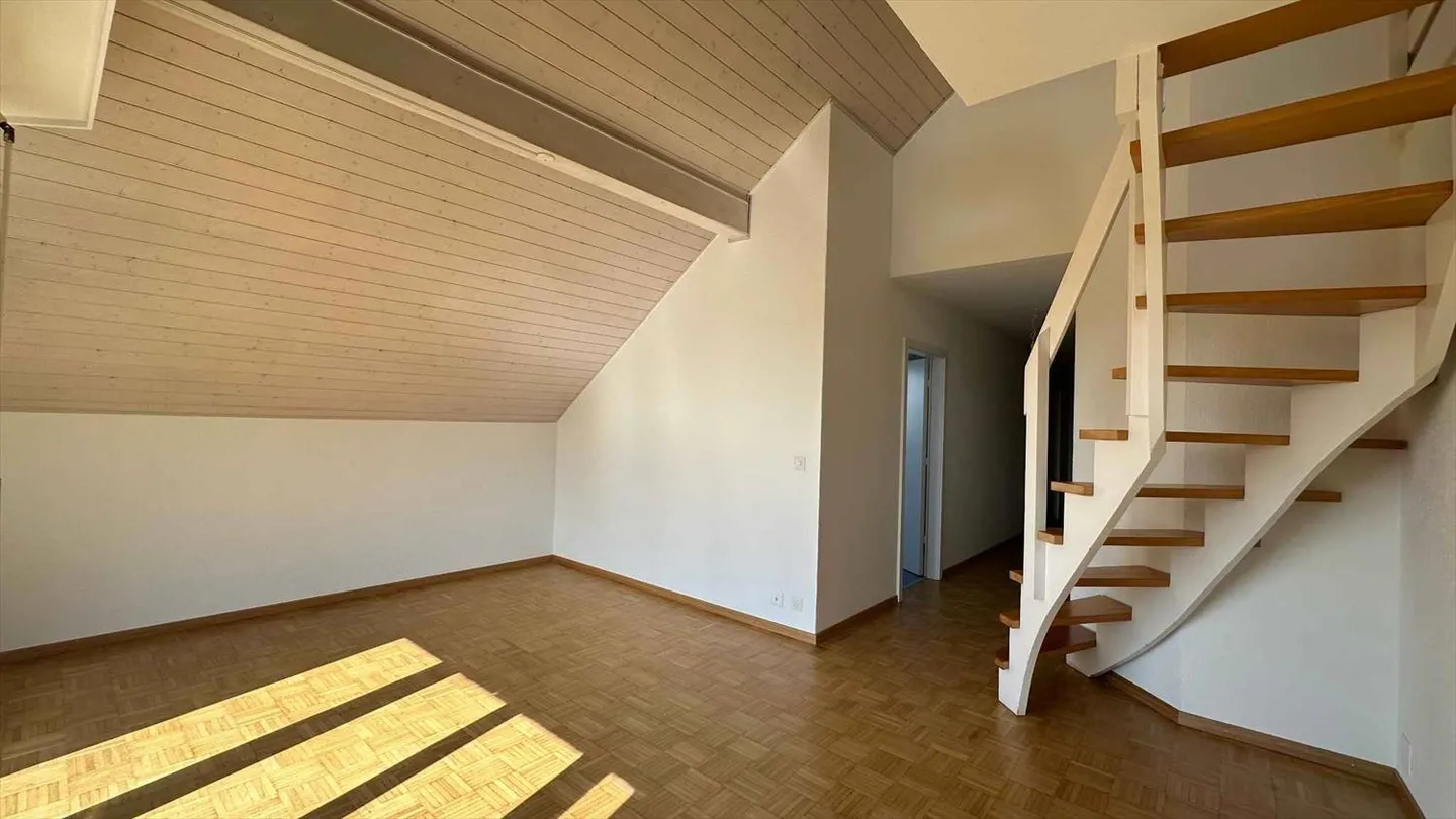 Charmantes 3.5-Zimmer-Dachwohnung - Photo 3 sur 10