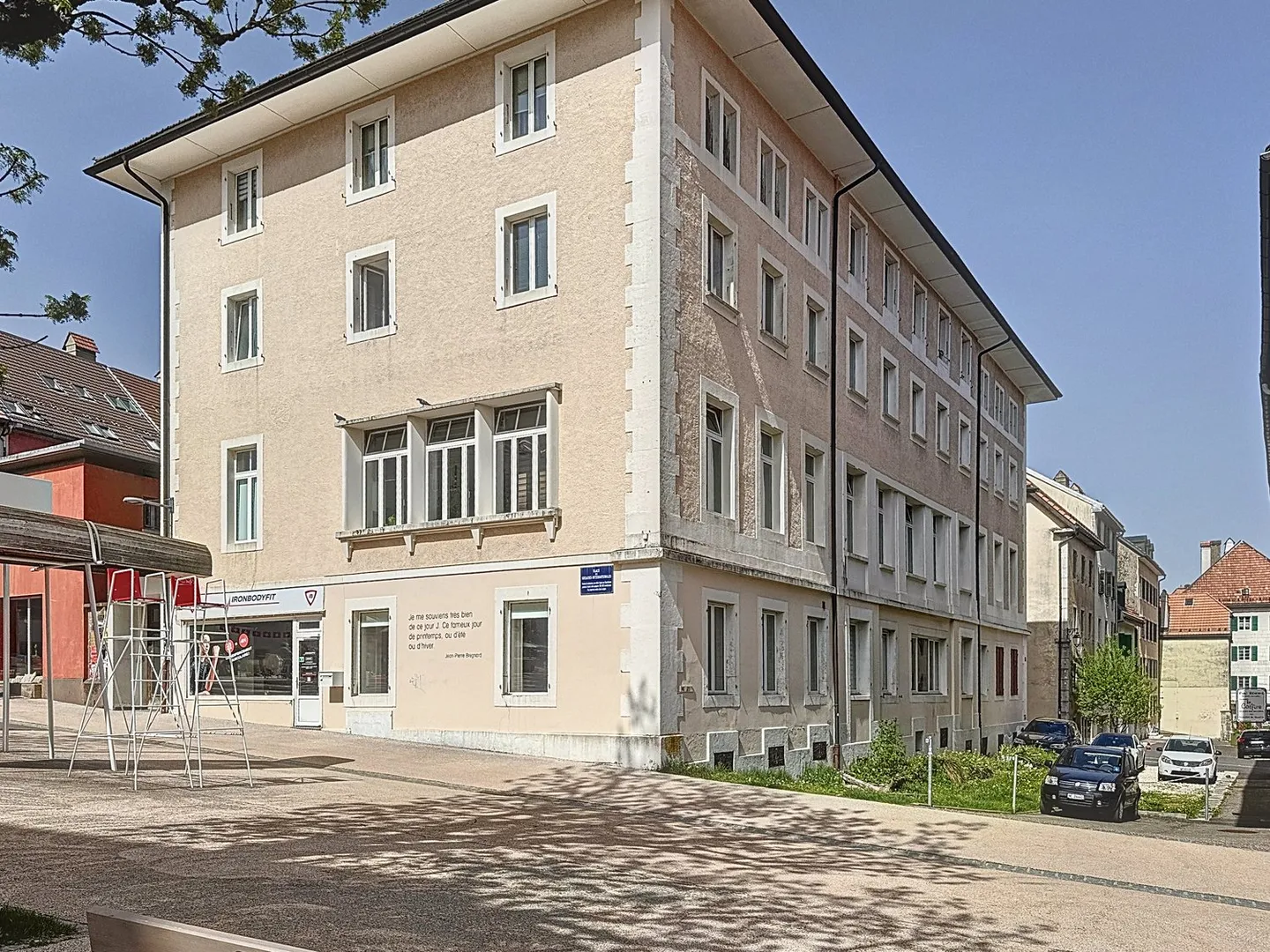 RESERVE! RENTAL BUILDING WITH A YIELD OF 5.25% - Photo 1 of 8