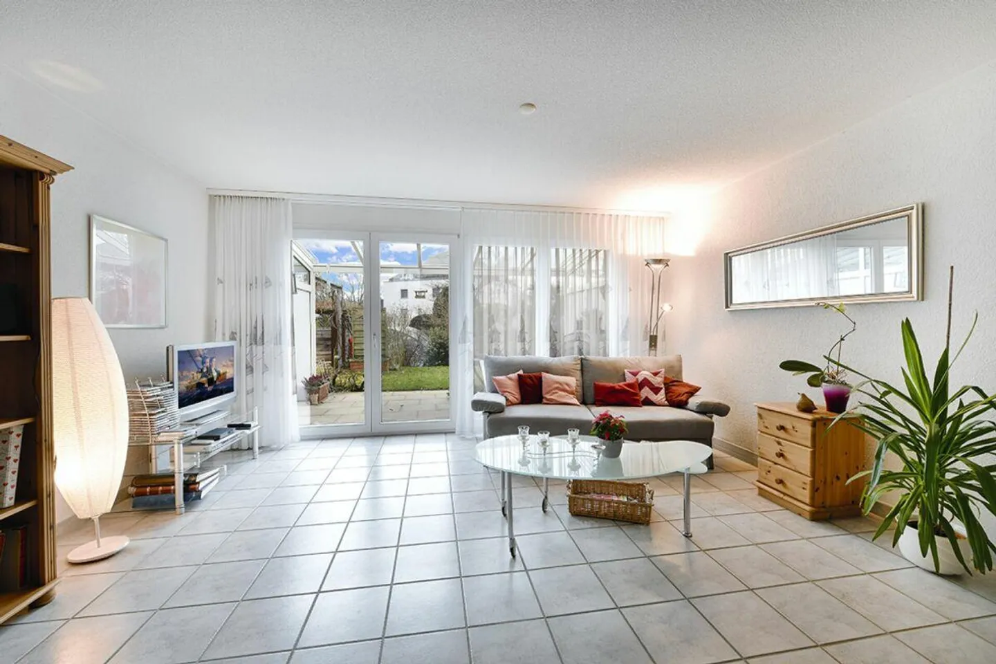 Casa a schiera 5.5 locali in una posizione tranquilla e adatta ai bambini - Foto 2 di 17