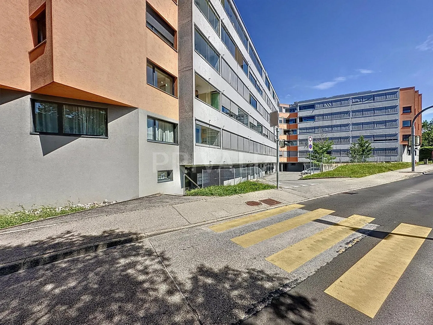 Spacious apartment in the heart of a modern and secure building - Photo 8 of 9