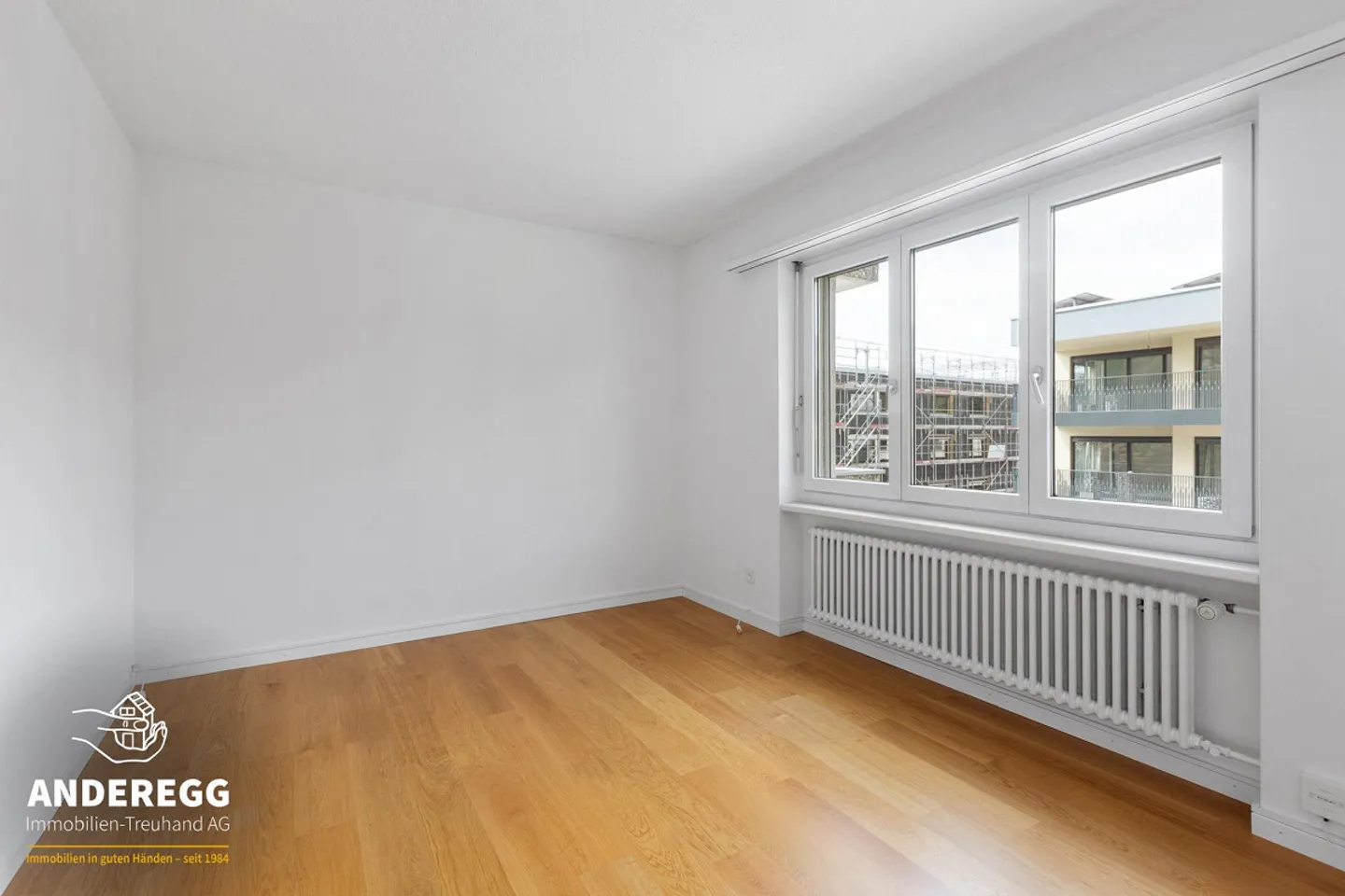 4.5 room condominium with hobby room, underground parking and balcony - Photo 7 of 13