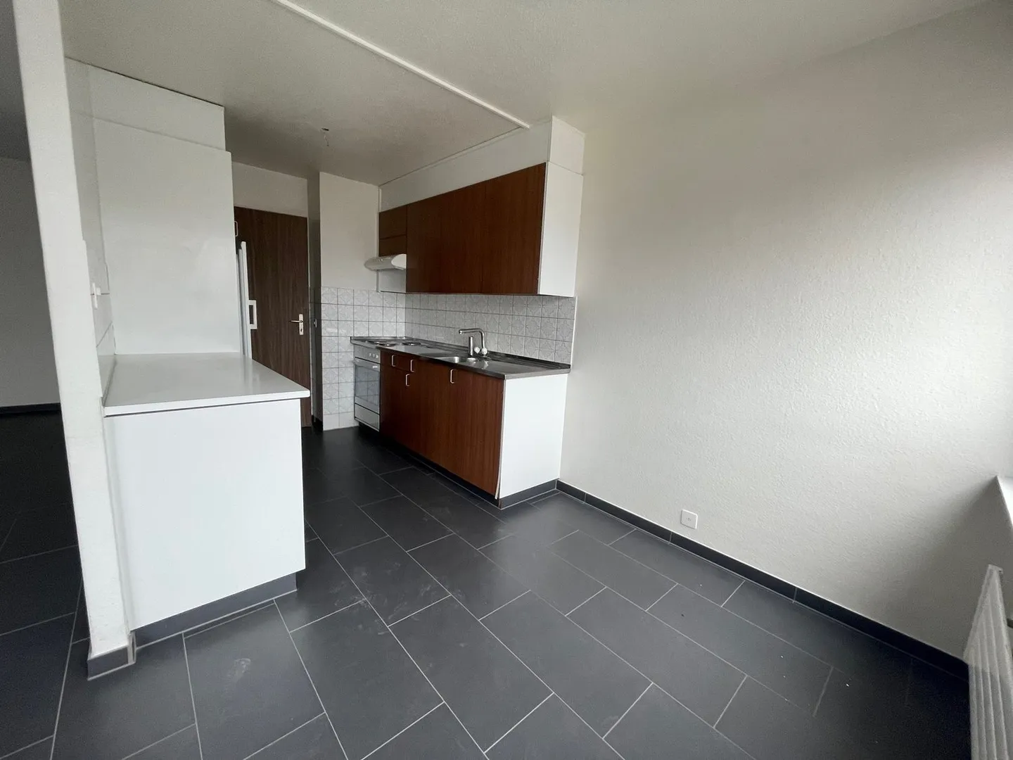 BEAUTIFUL BRIGHT ACCOMMODATION CLOSE TO ALL AMENITIES - Photo 1 of 10