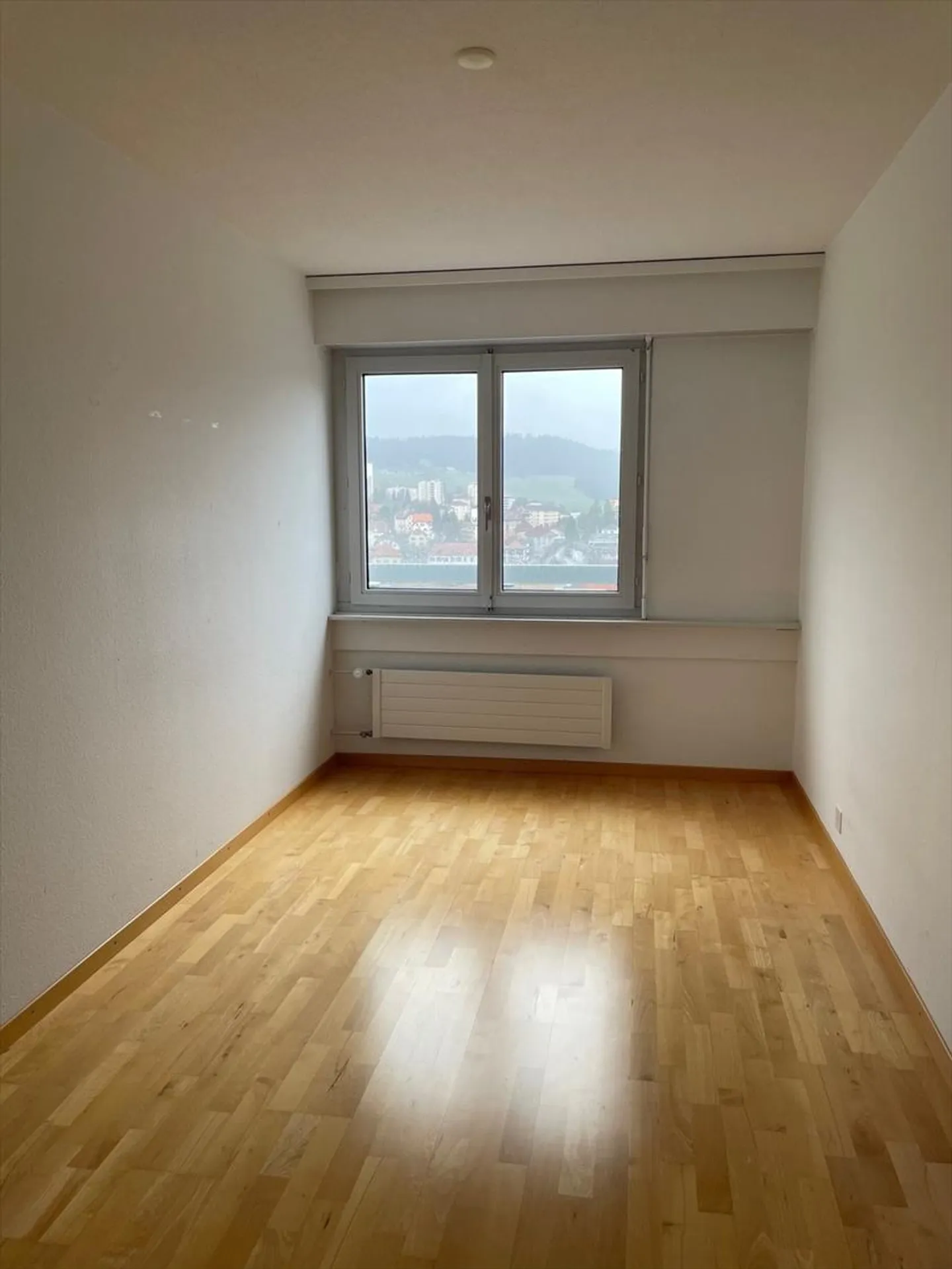 BEAUTIFUL BRIGHT ACCOMMODATION CLOSE TO ALL AMENITIES - Photo 5 of 10