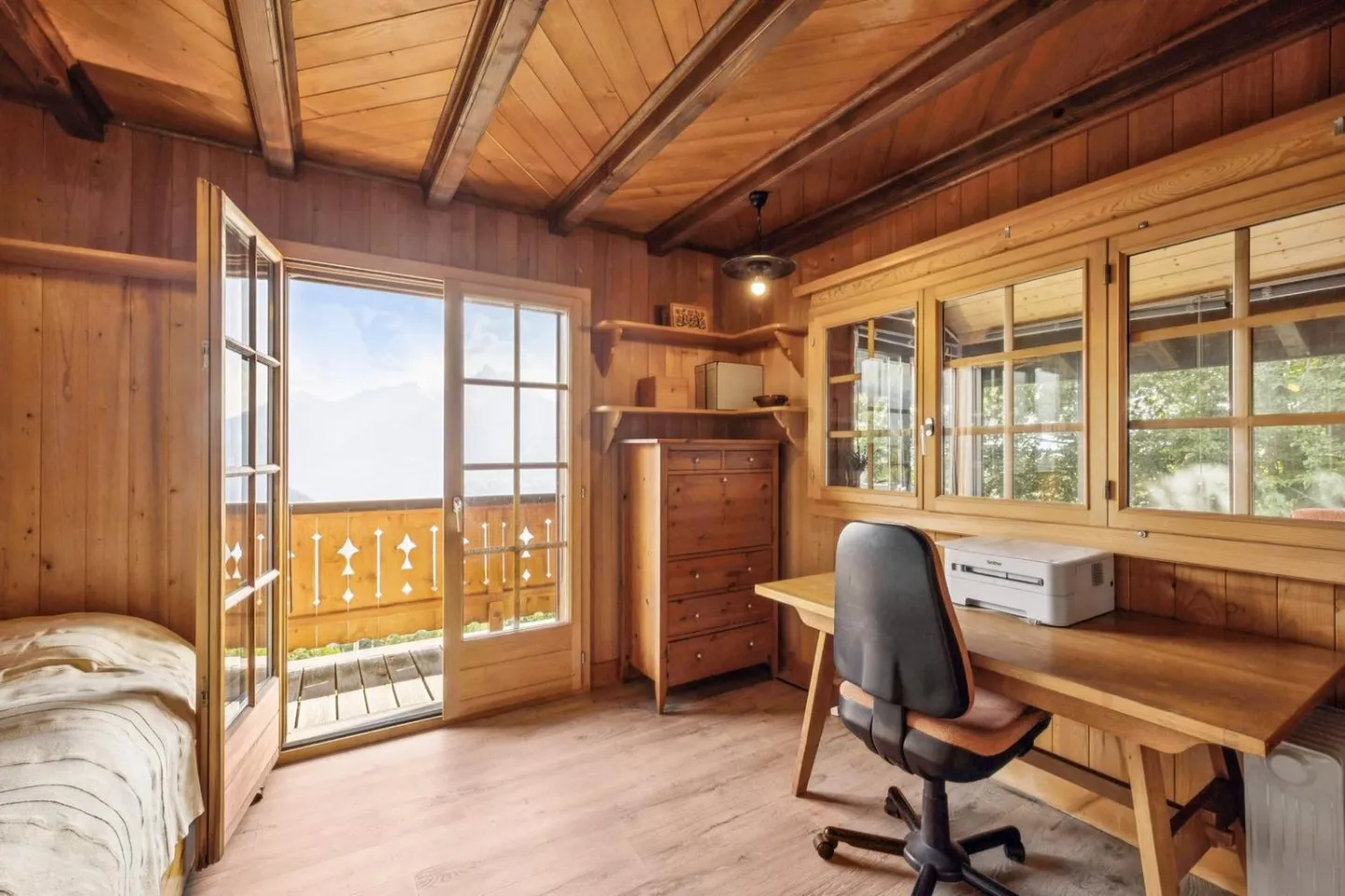 Traditional chalet for renovation in Gryon, with views and large garden - Photo 5 of 11