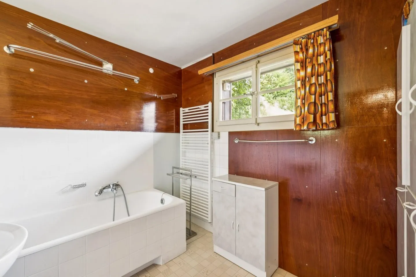 Traditional chalet for renovation in Gryon, with views and large garden - Photo 6 of 11