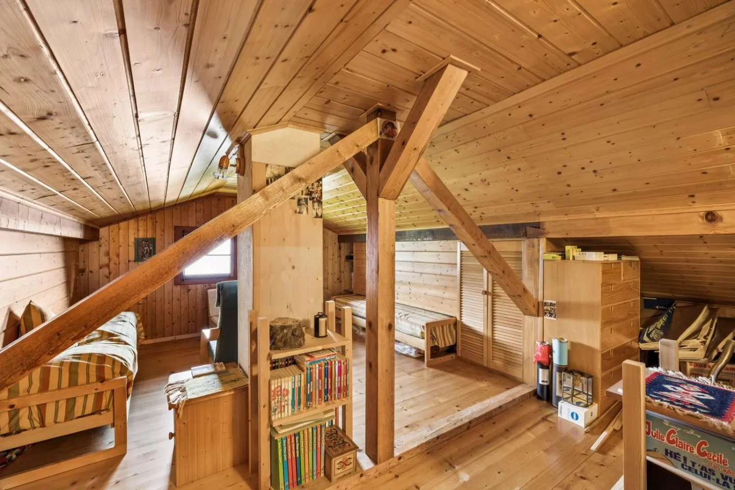 Traditional chalet for renovation in Gryon, with views and large garden - Photo 7 of 11